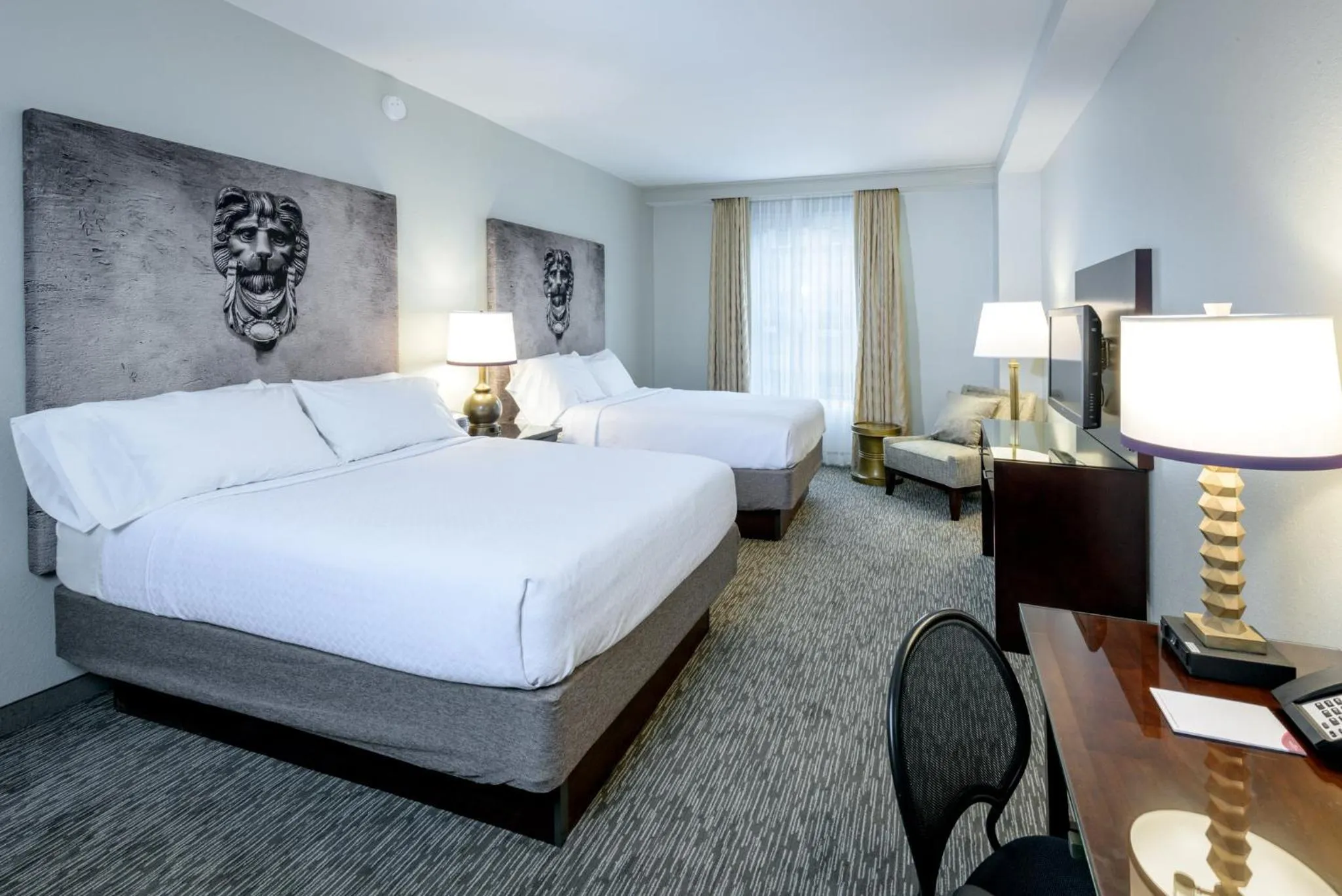 Photo of the whole room, Bed in Crowne Plaza New Orleans French Qtr - Astor by IHG