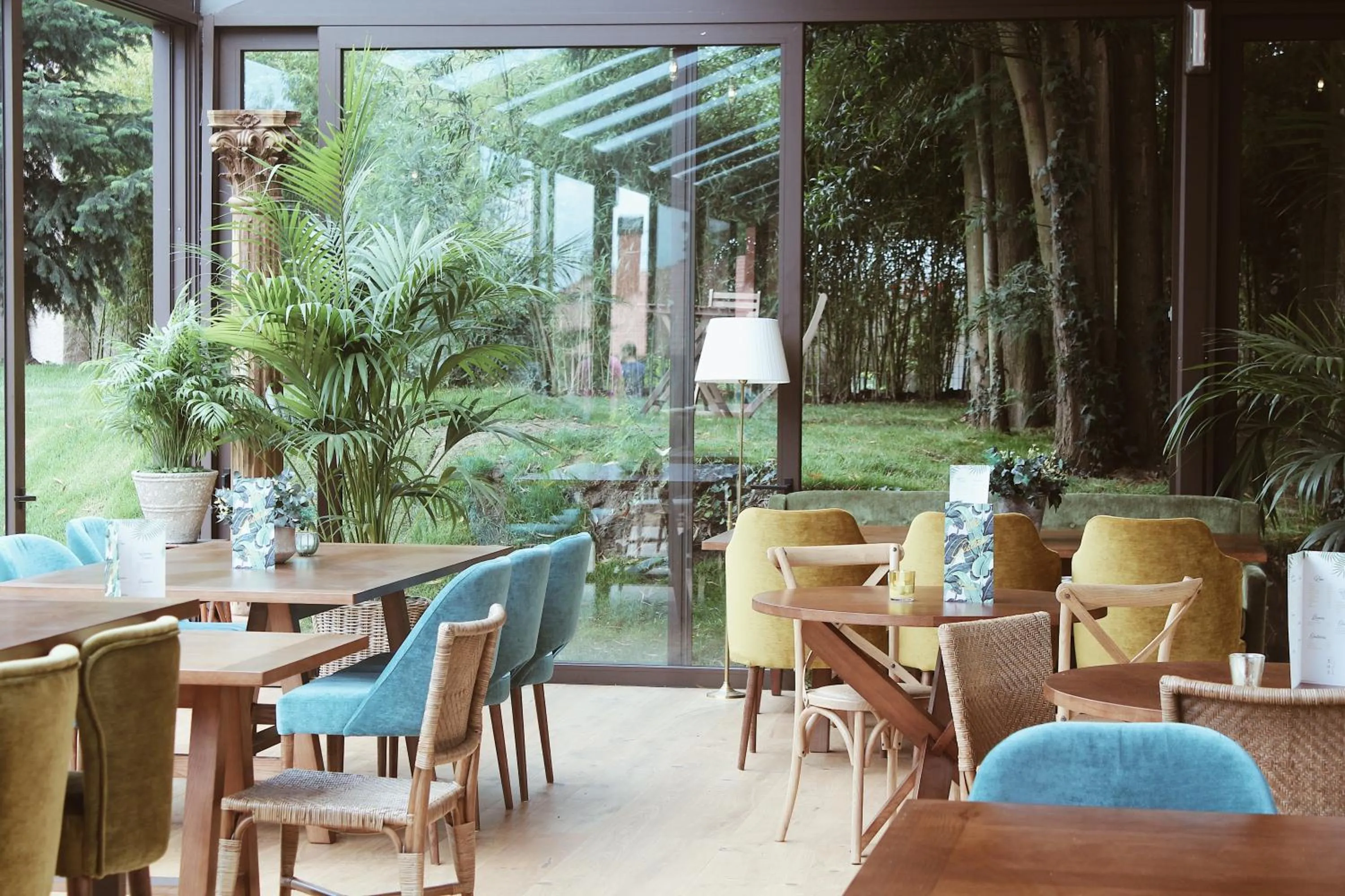 Restaurant/places to eat in Eco Hotel Nos