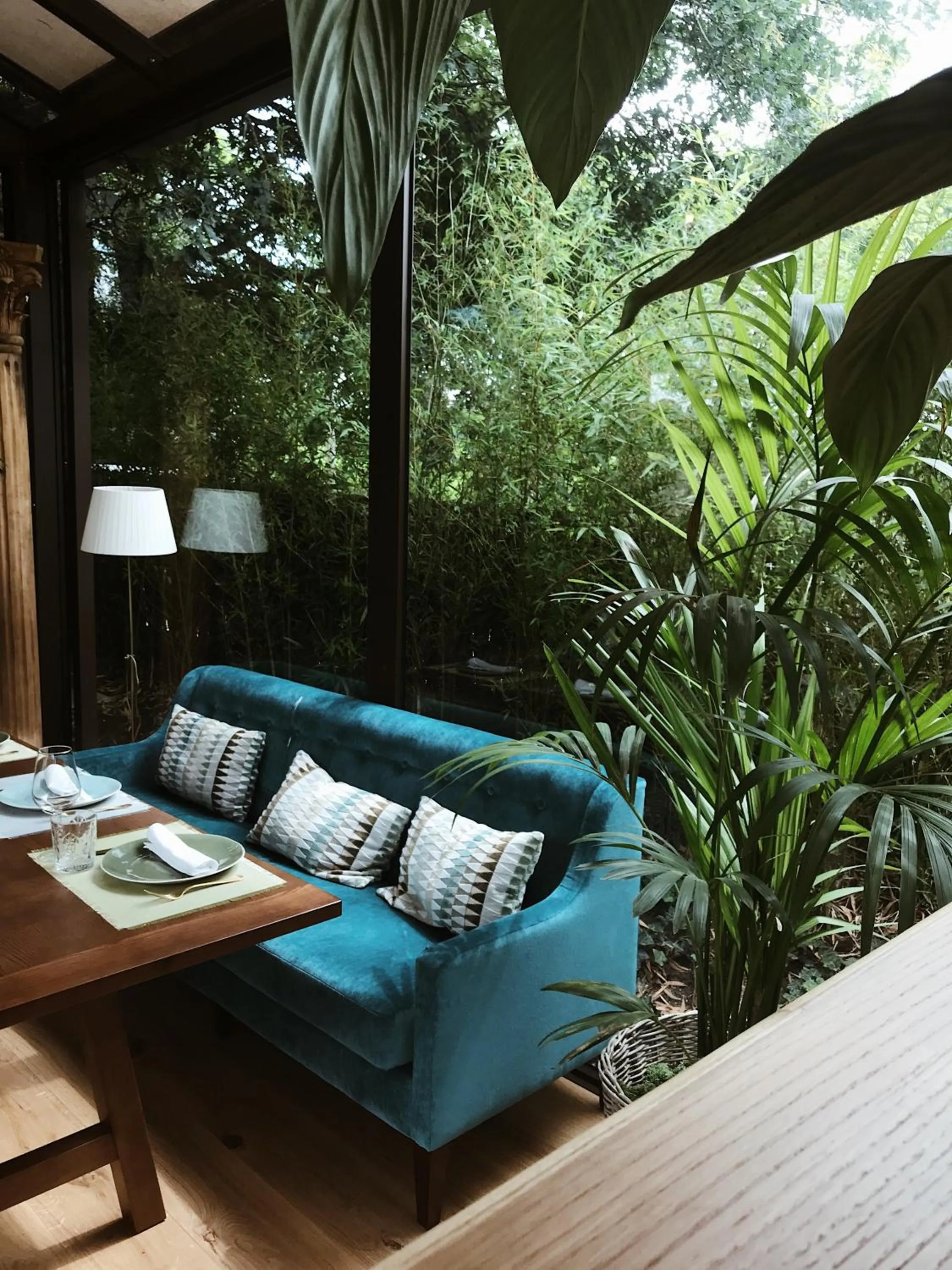 Restaurant/places to eat in Eco Hotel Nos