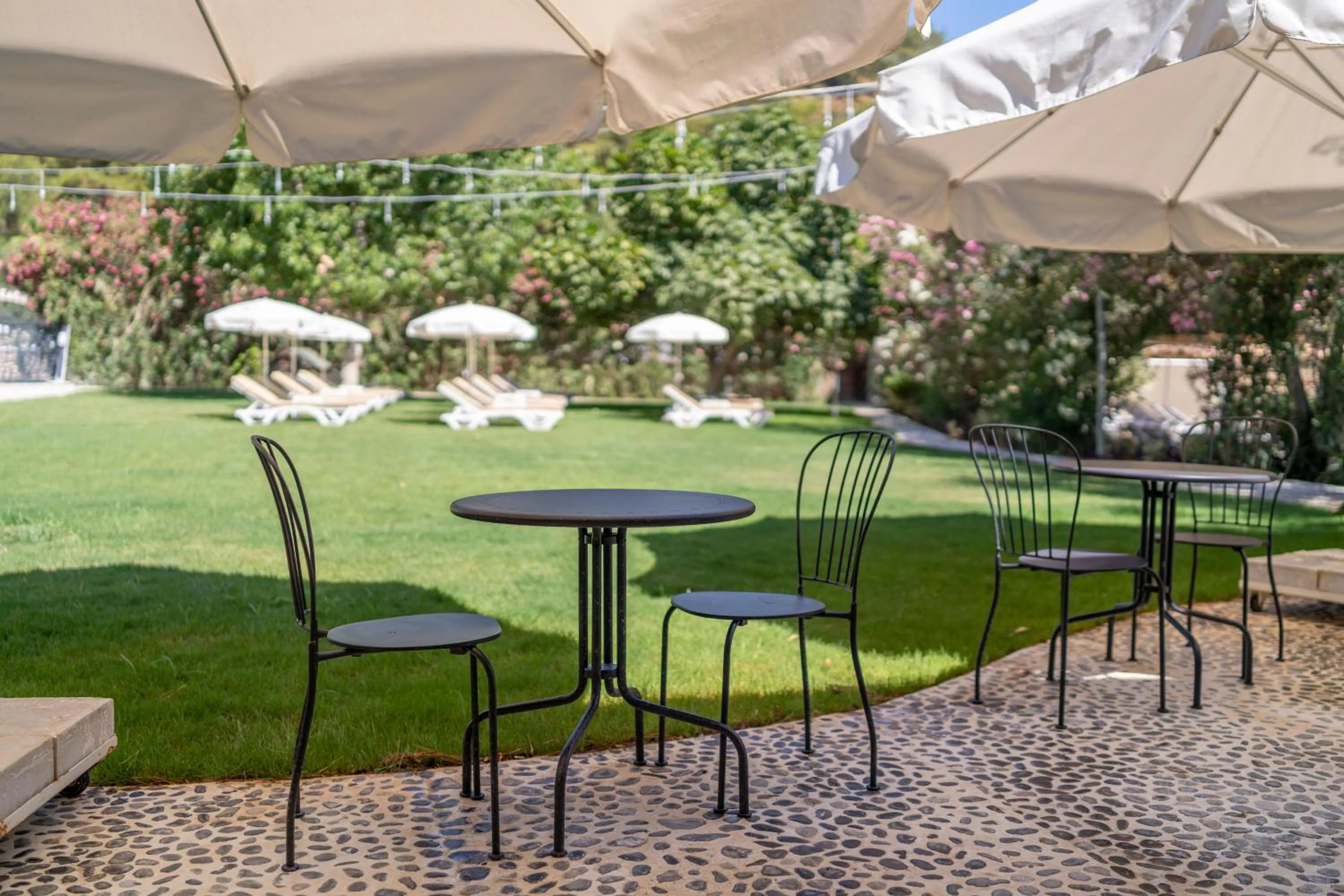 Beach in Alesta Residence