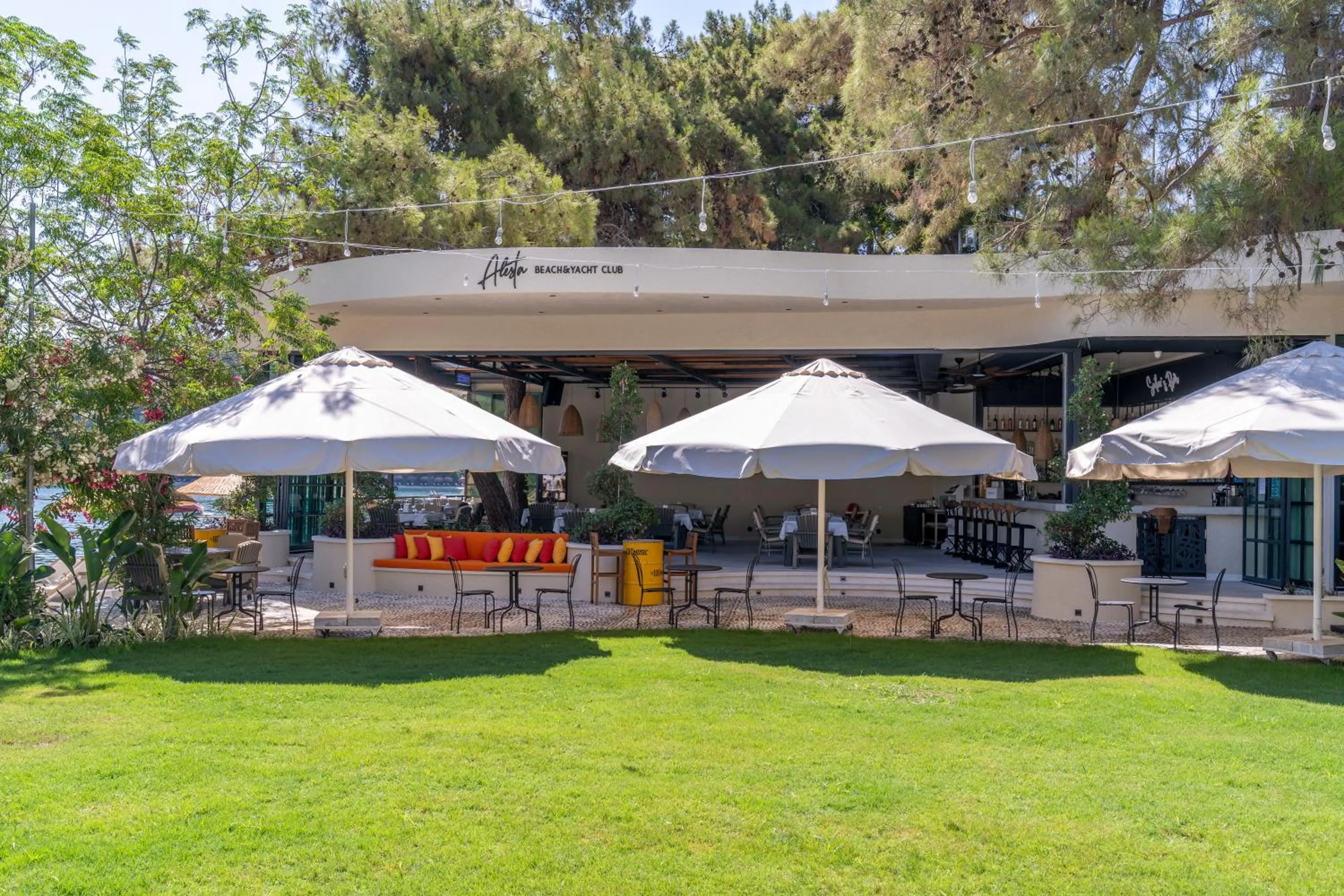 Beach in Alesta Residence