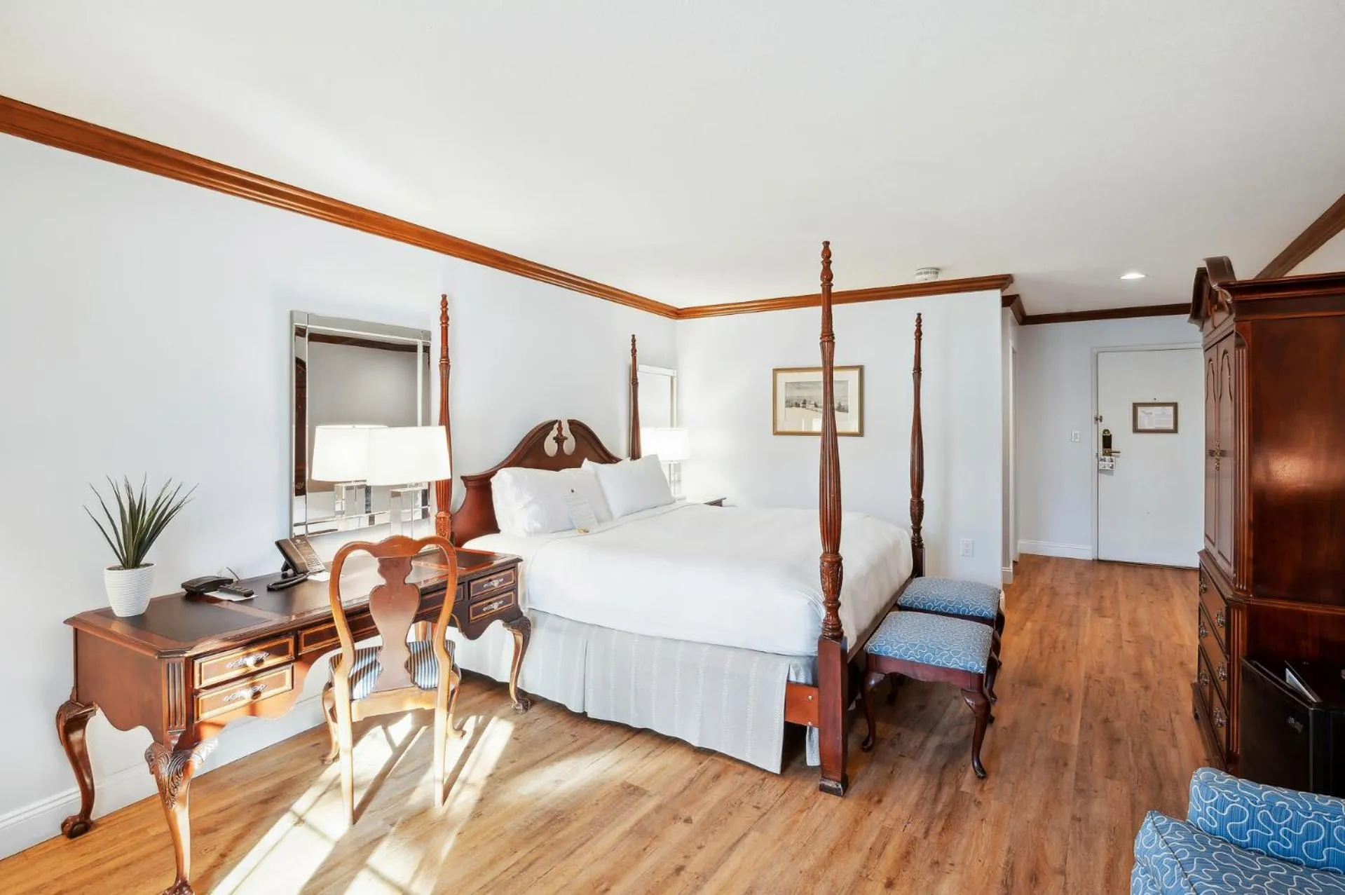Bedroom, Bed in Avon Old Farms Hotel