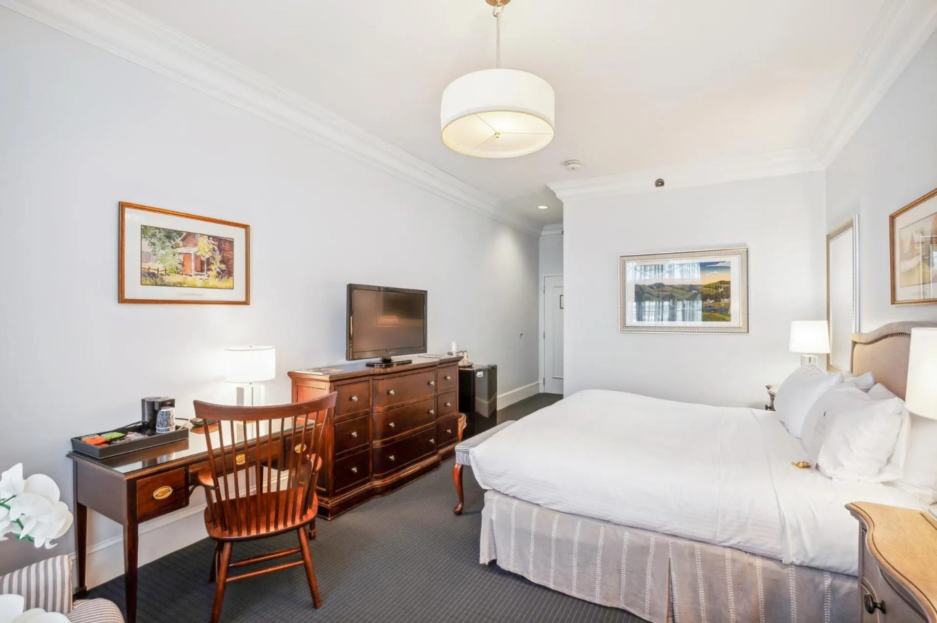 Bedroom, Bed in Avon Old Farms Hotel