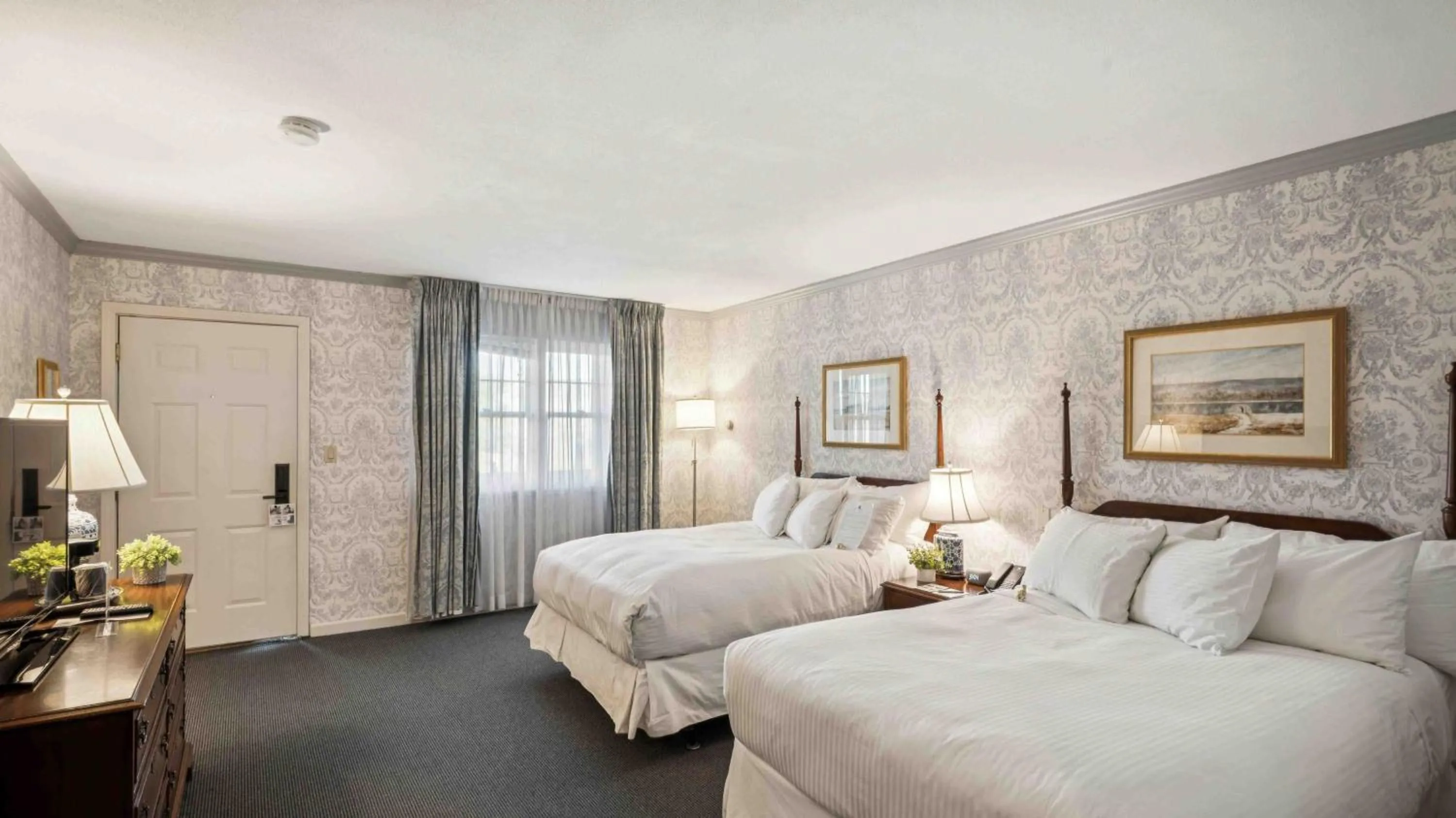 Bedroom, Bed in Avon Old Farms Hotel