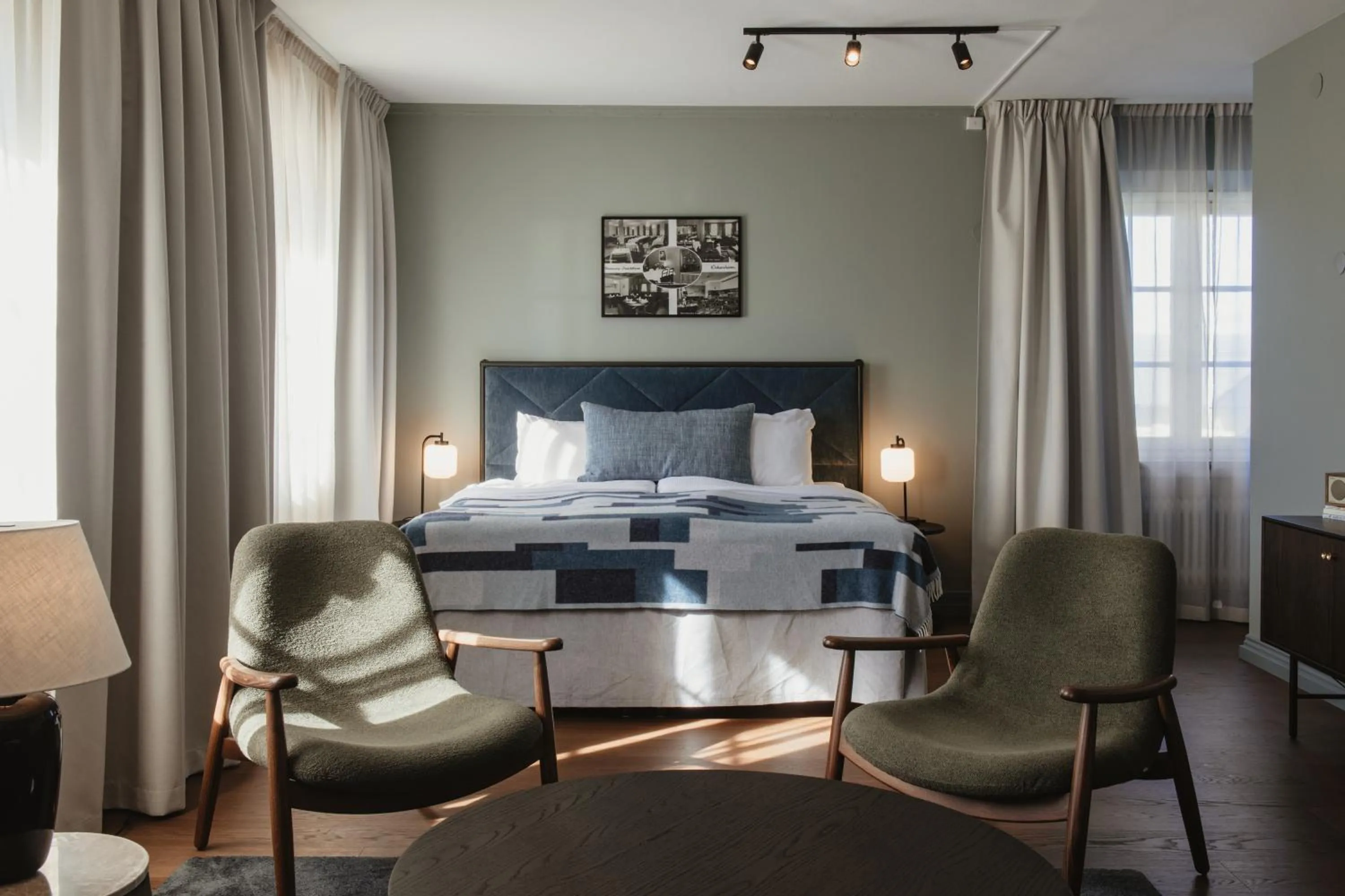 Bedroom, Bed in Home Hotel Post