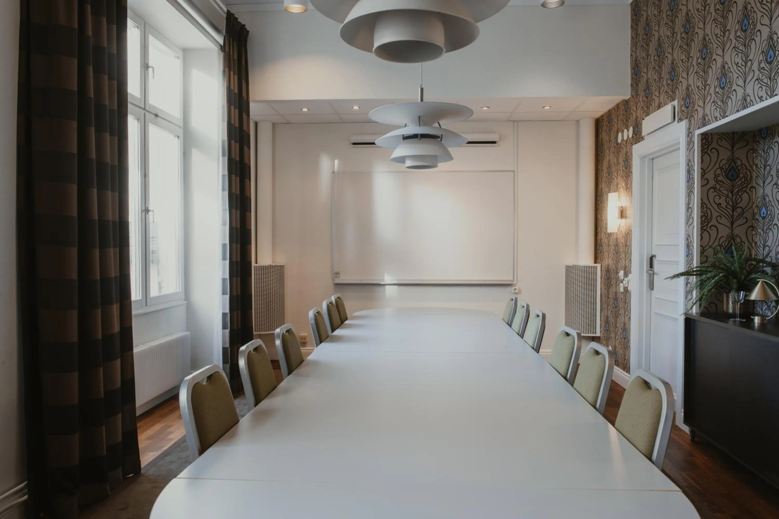 Meeting/conference room, Bed in Home Hotel Post