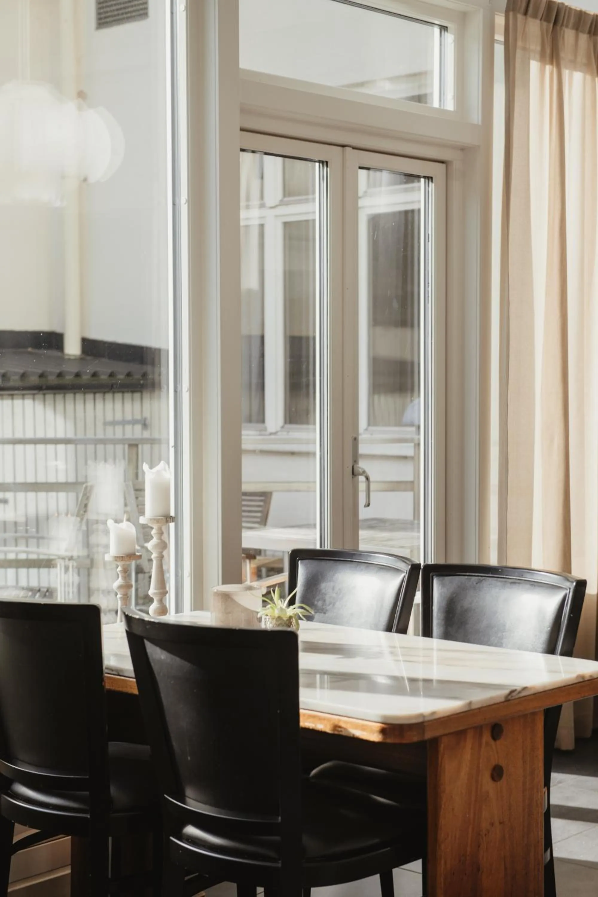 Restaurant/places to eat in Home Hotel Post