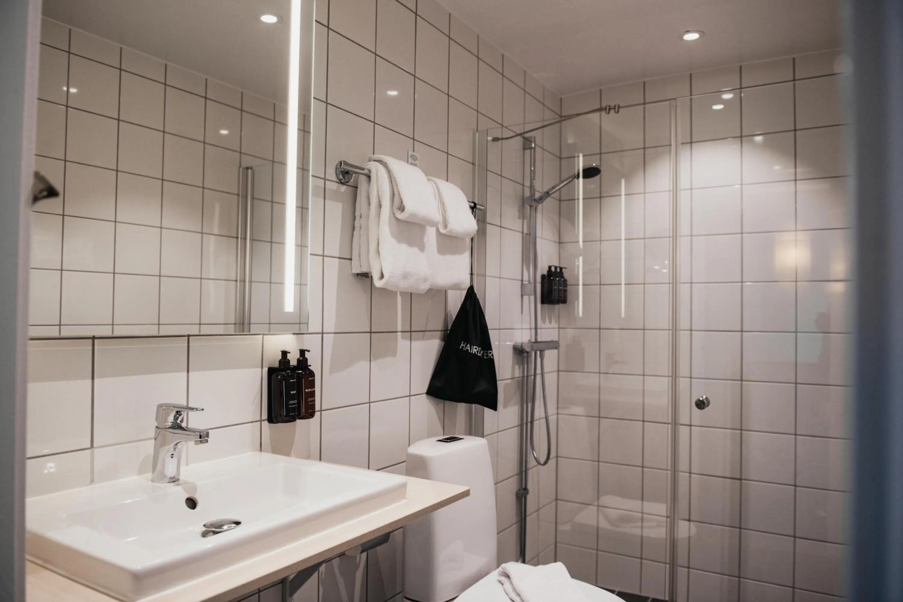 Bath in Home Hotel Post