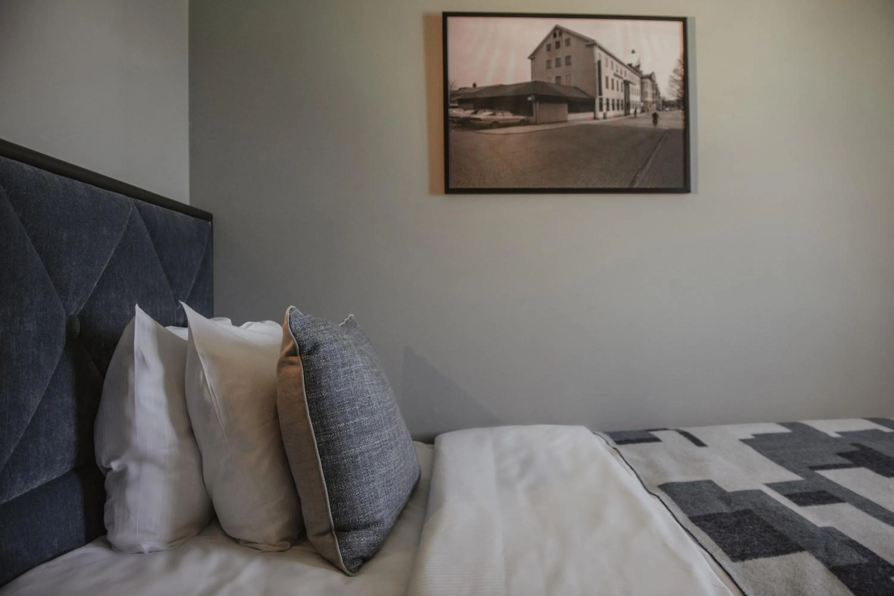 Bedroom, Bed in Home Hotel Post