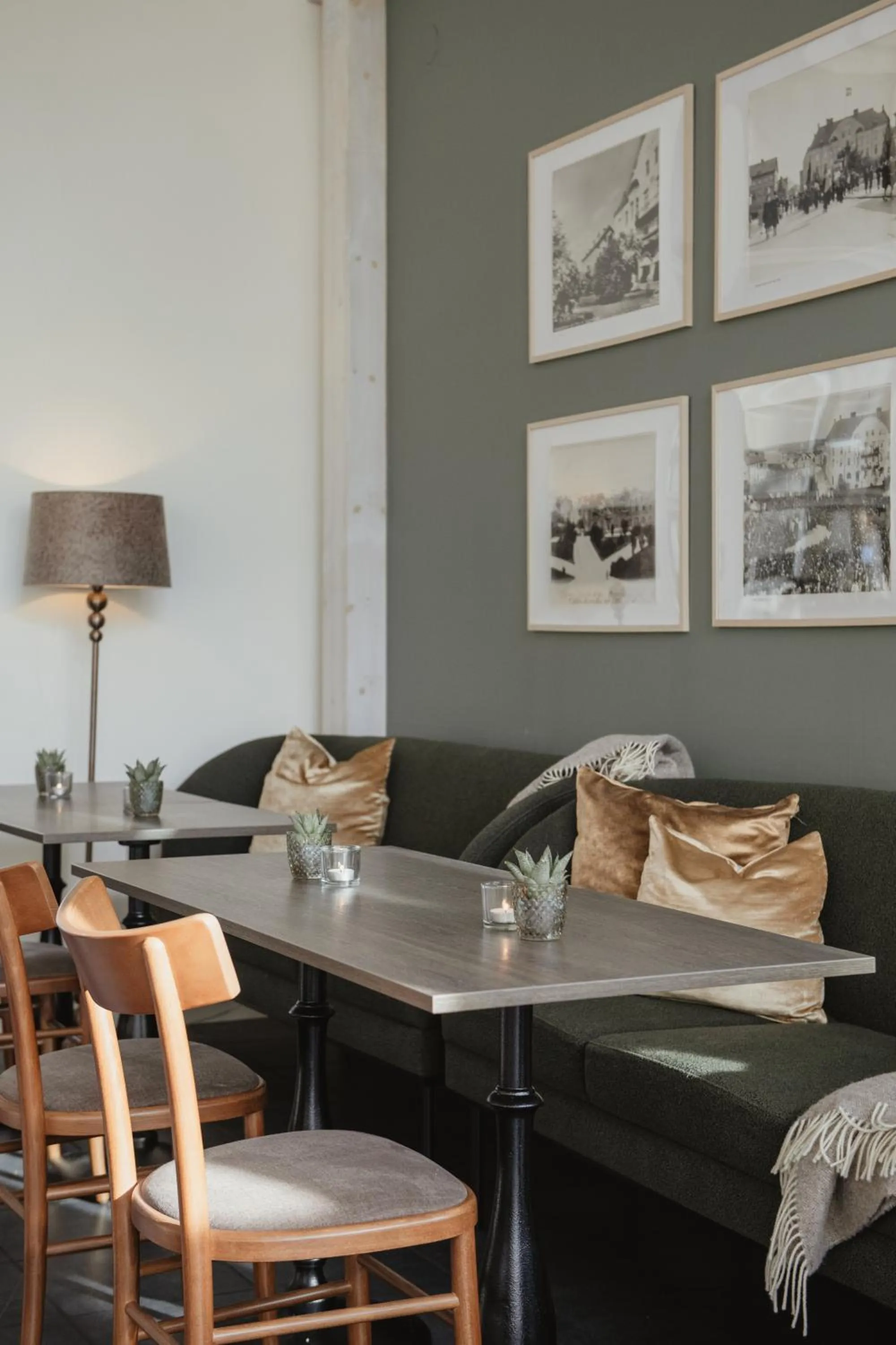 Restaurant/places to eat in Home Hotel Post