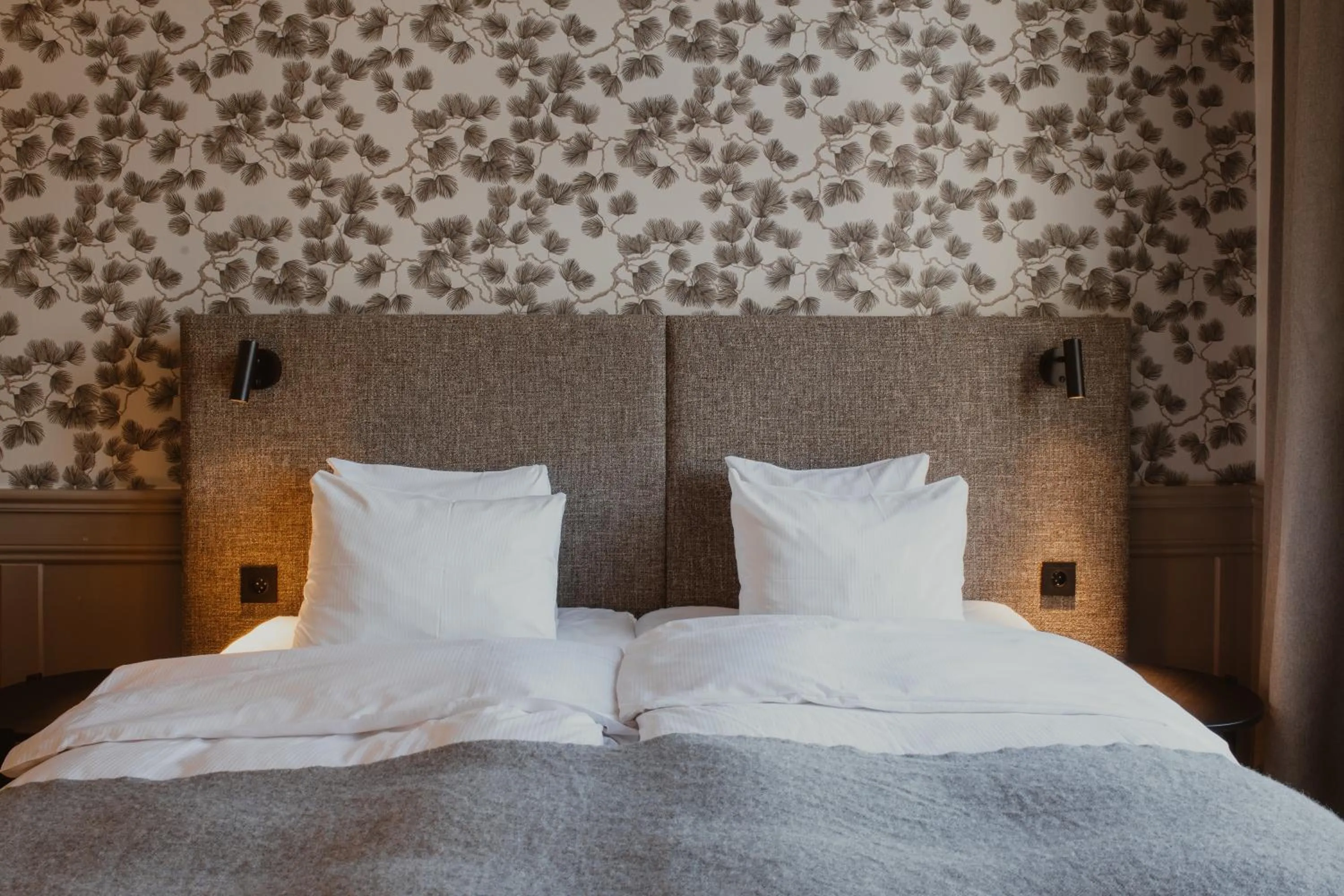 Bedroom, Bed in Home Hotel Post