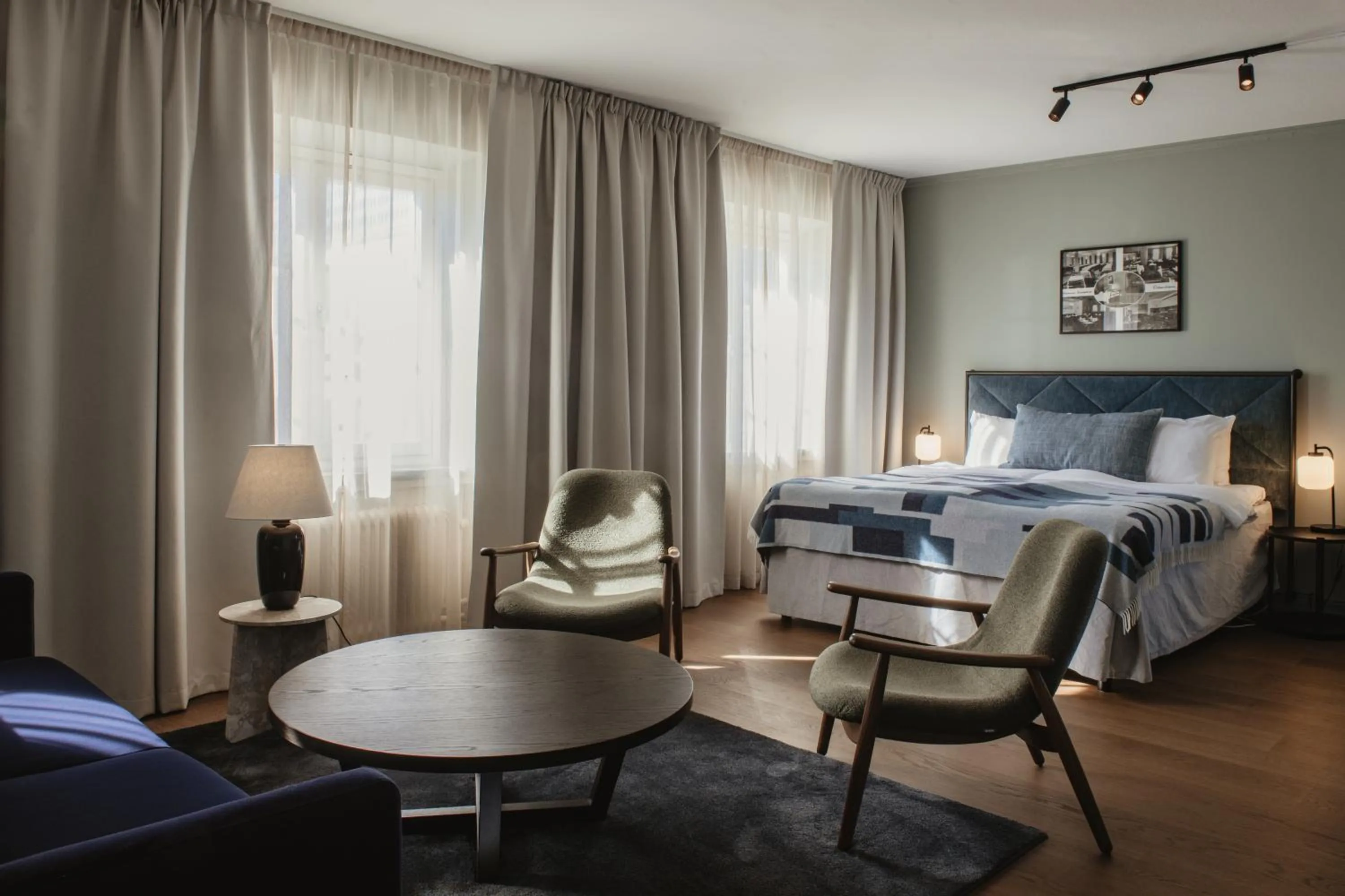 Bedroom, Bed in Home Hotel Post