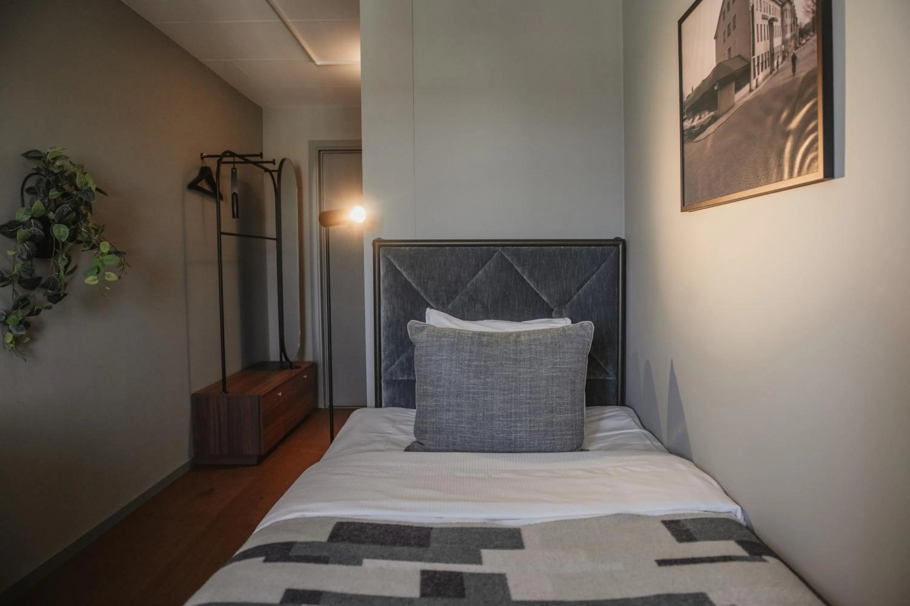 Bedroom, Bed in Home Hotel Post