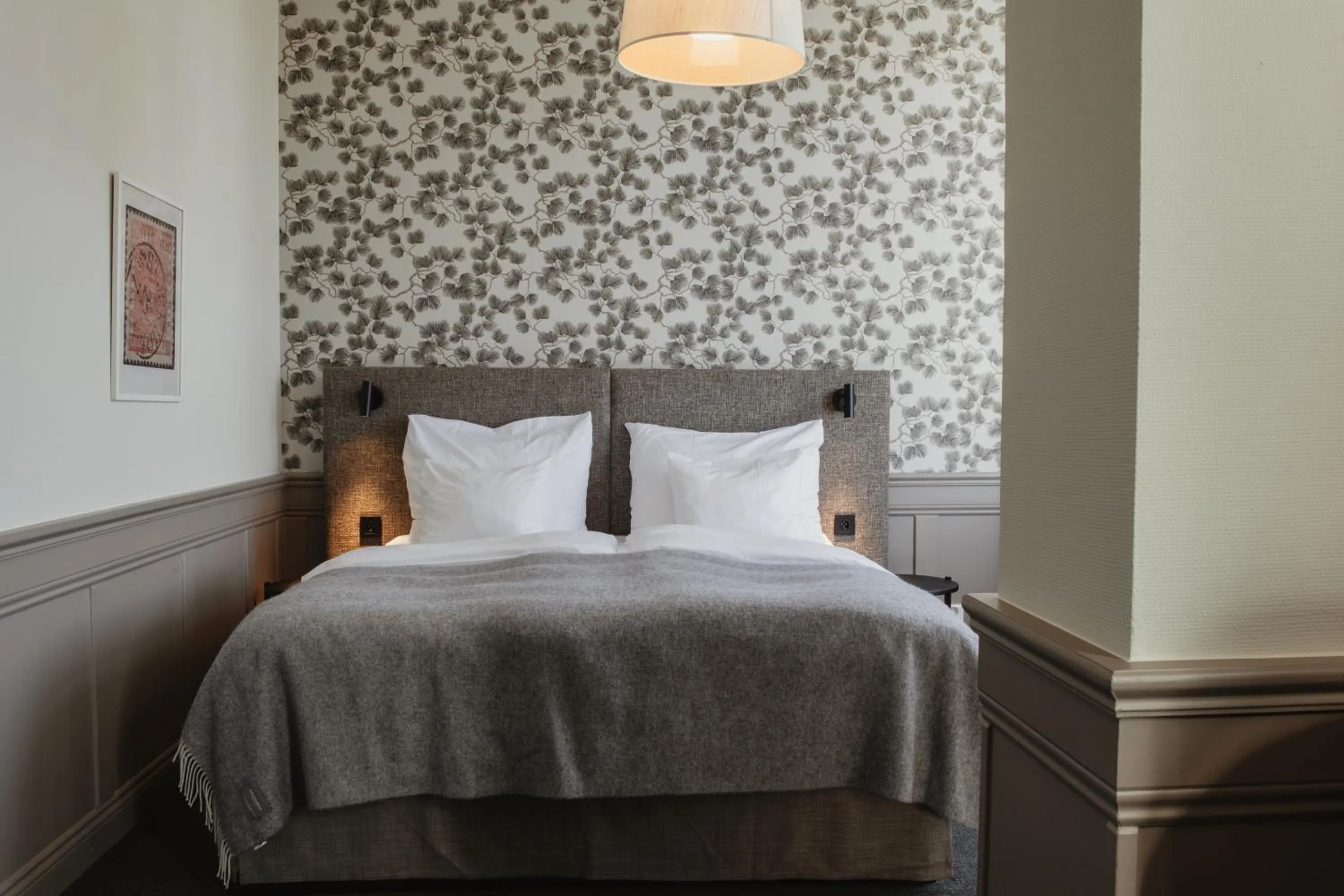 Bedroom, Bed in Home Hotel Post