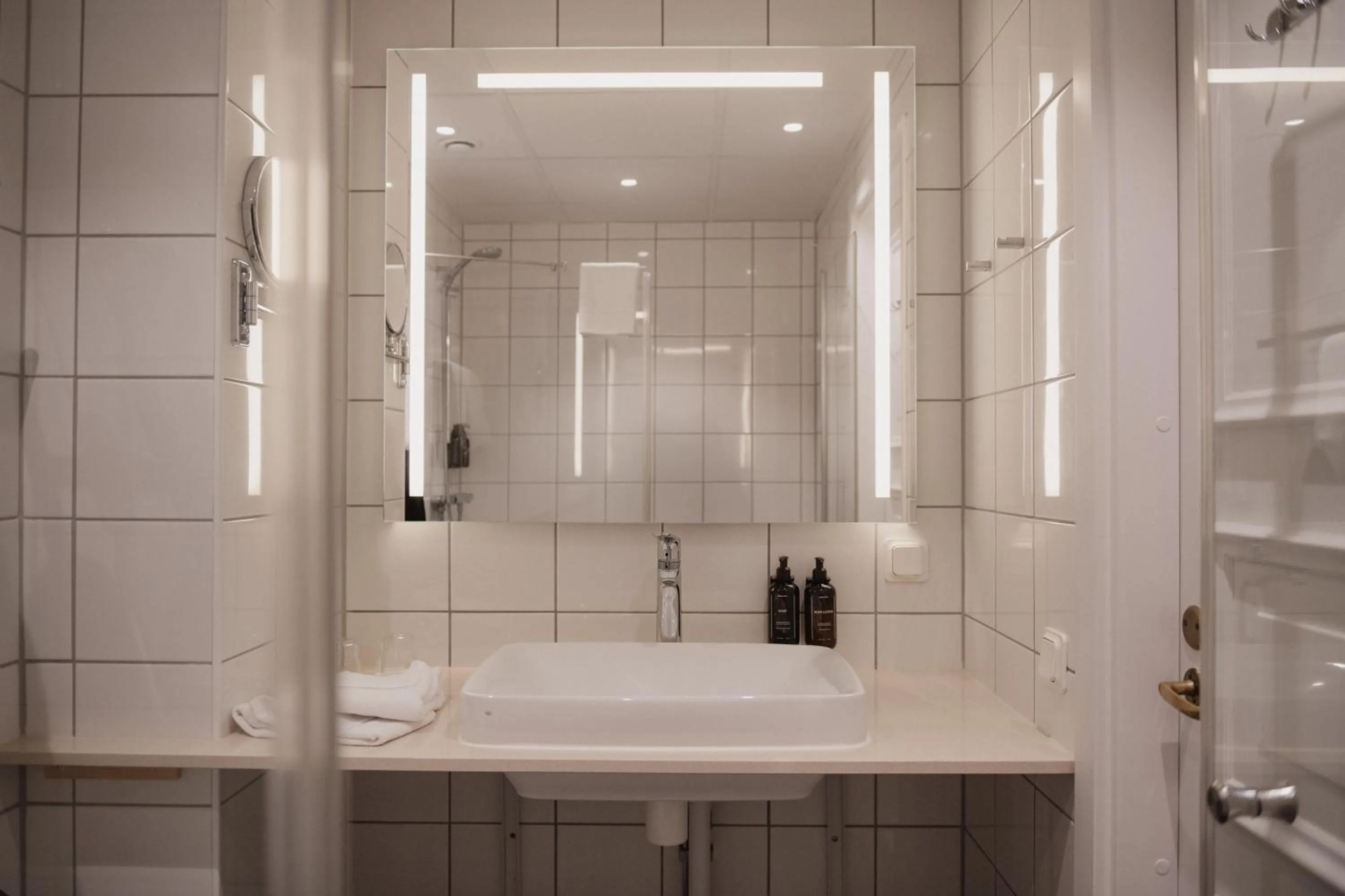 Bathroom in Home Hotel Post