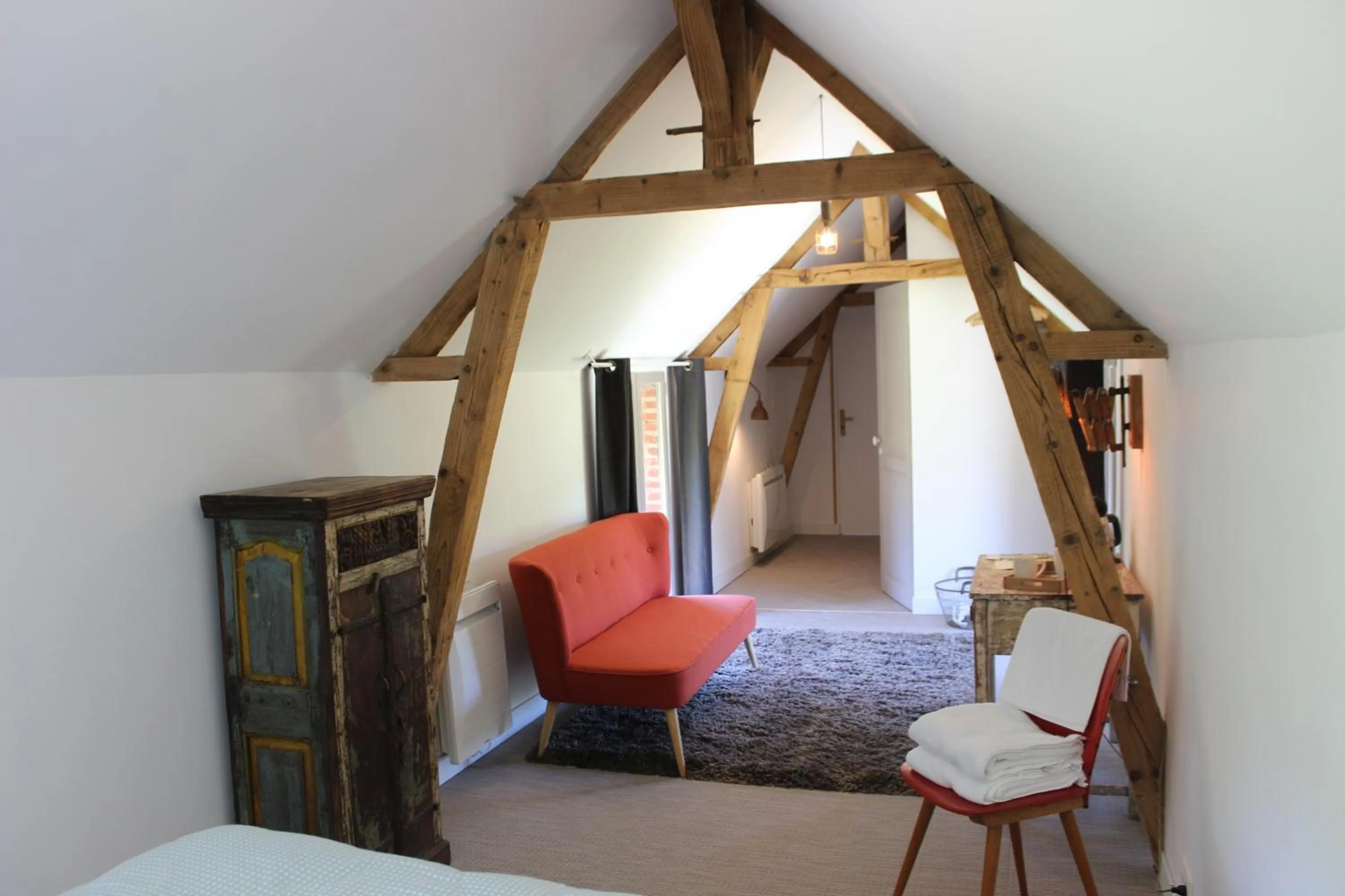 Seating area, Bed in Le Pré Doré