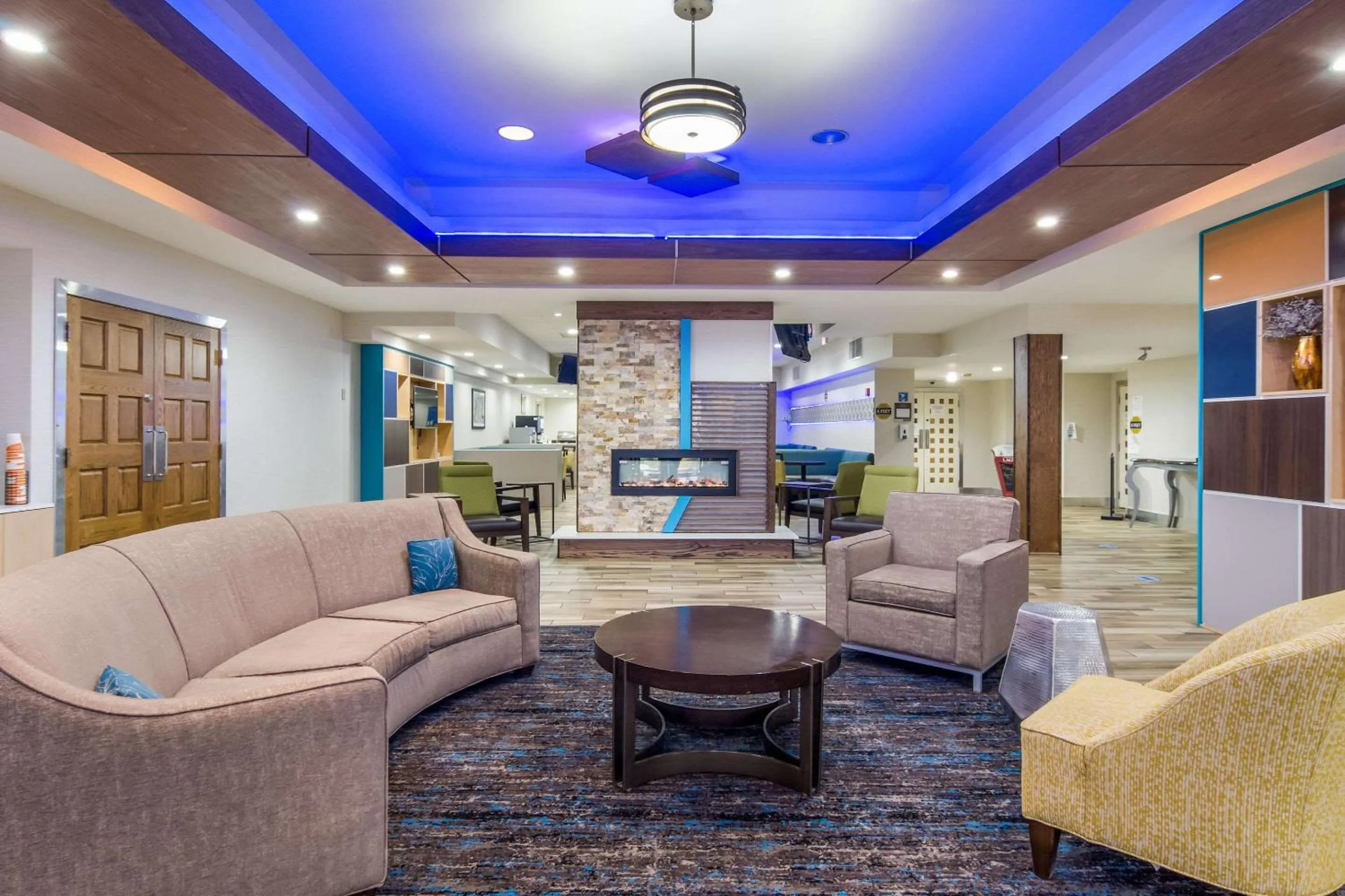 Lobby or reception in Comfort Inn & Suites Pittsburgh Fox Chapel