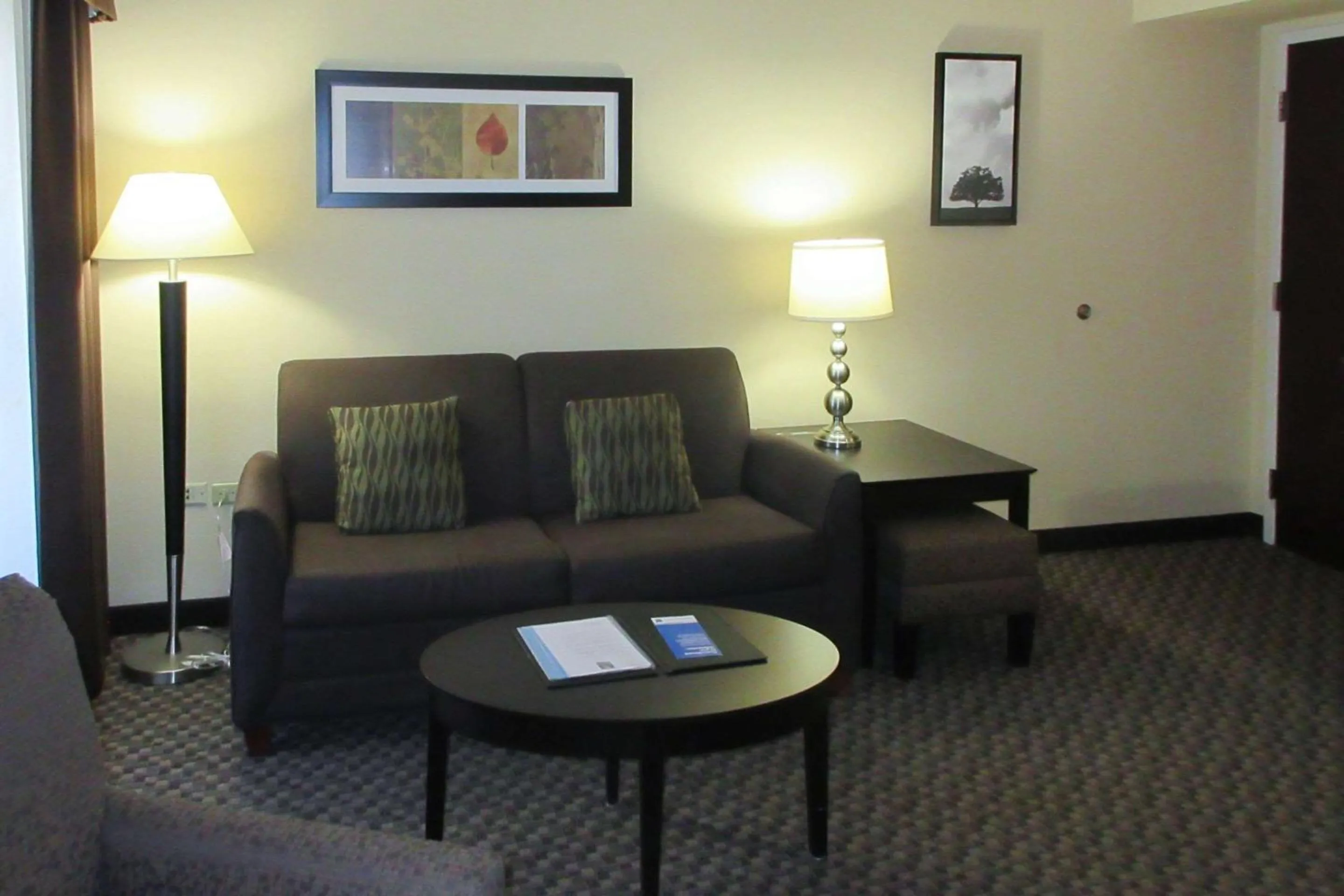 Bedroom in Comfort Inn & Suites Pittsburgh Fox Chapel