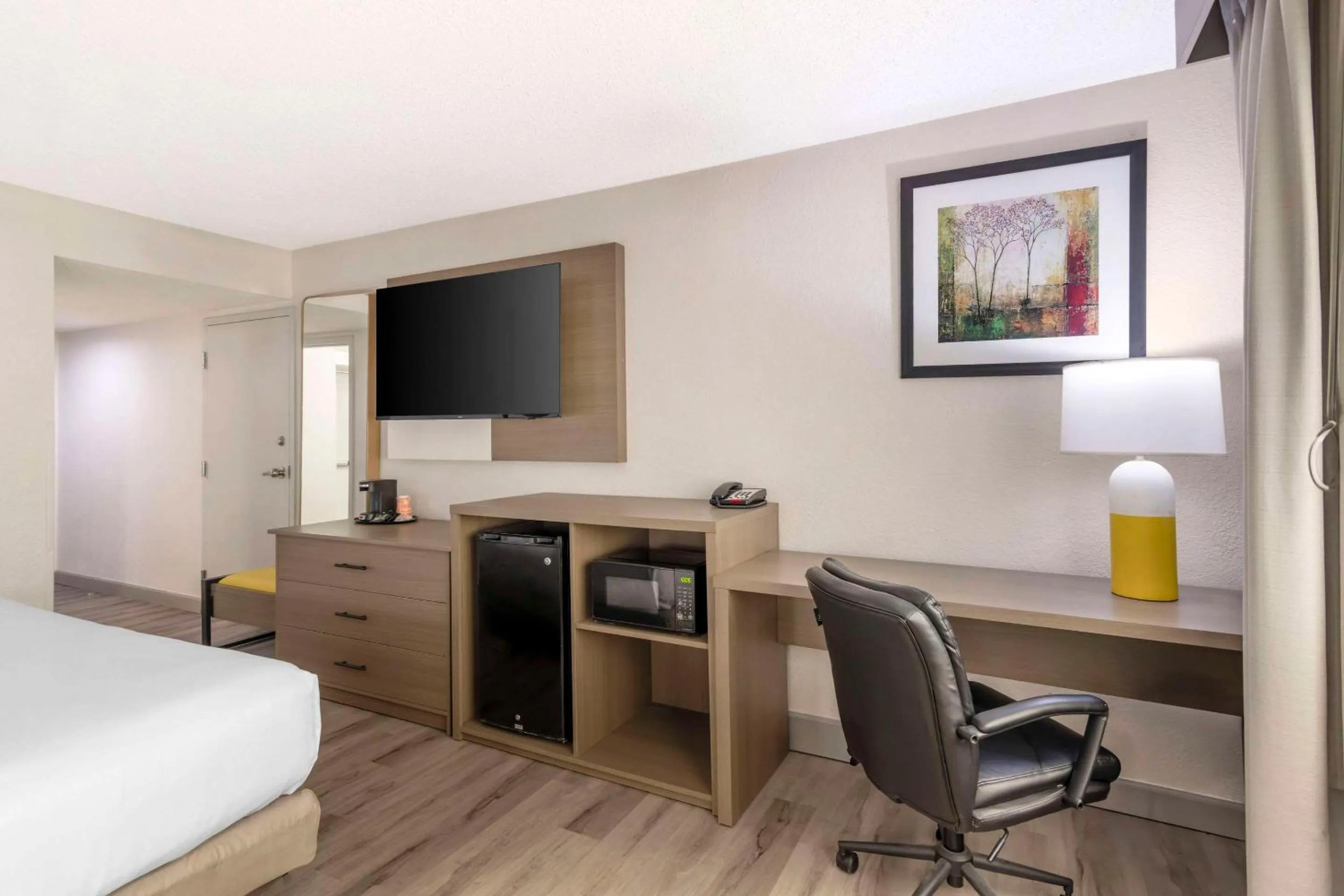 Bedroom, Bed in Comfort Inn Alpharetta-Atlanta North