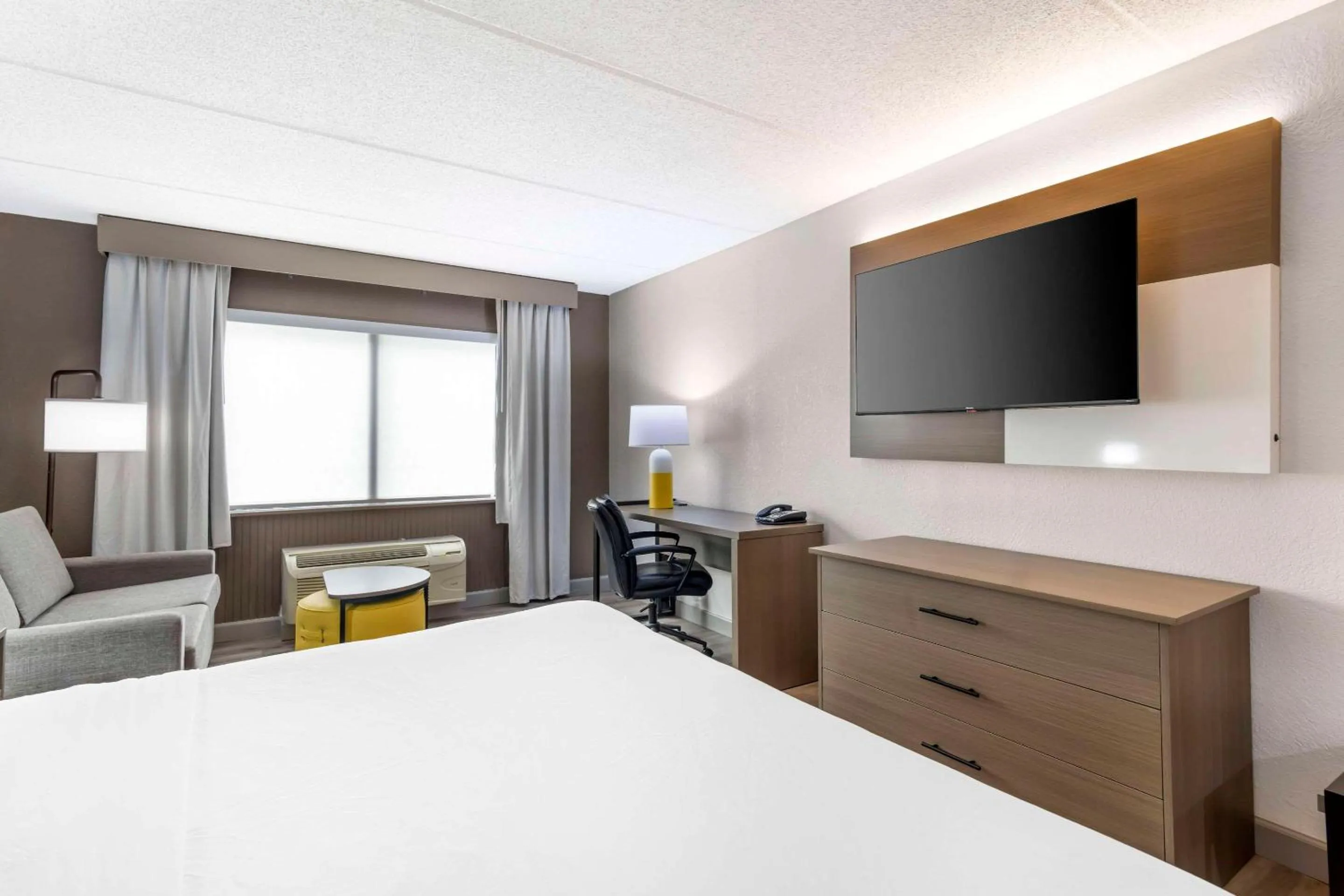 Bedroom, Bed in Comfort Inn Alpharetta-Atlanta North