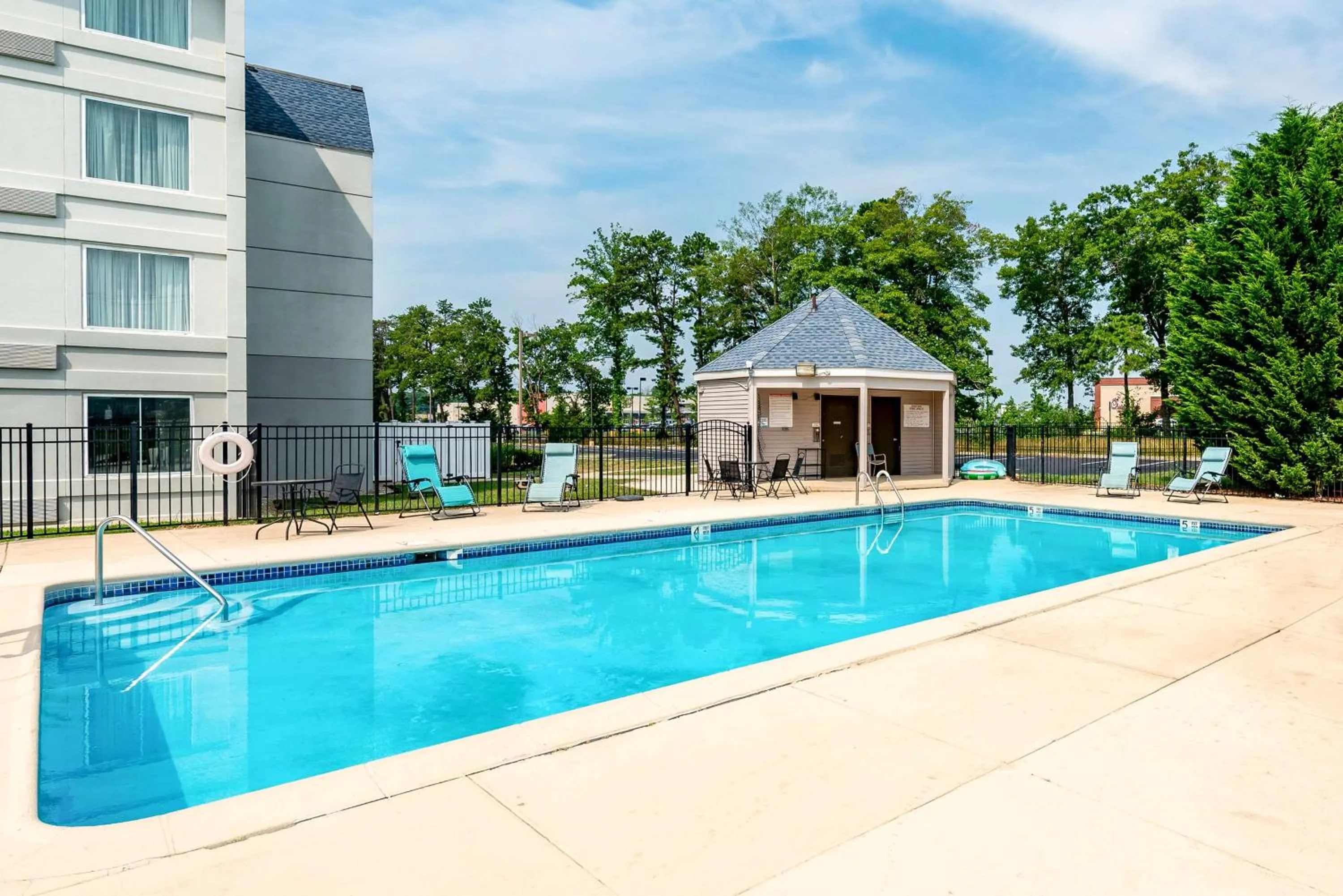 Pool view in Sonesta Essential Atlantic City West