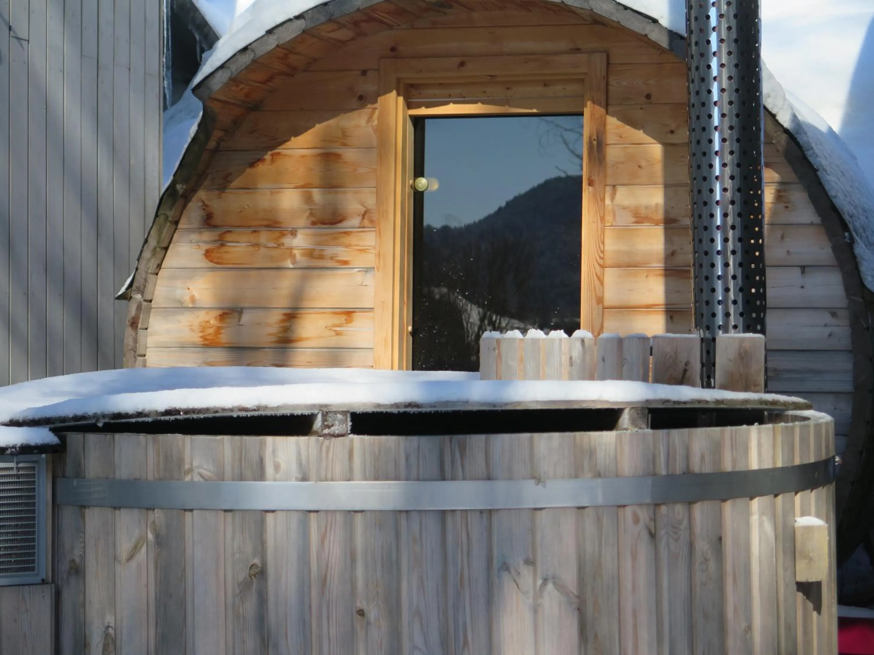Hot Tub in Le Chalet Du Blanc Spa yoga