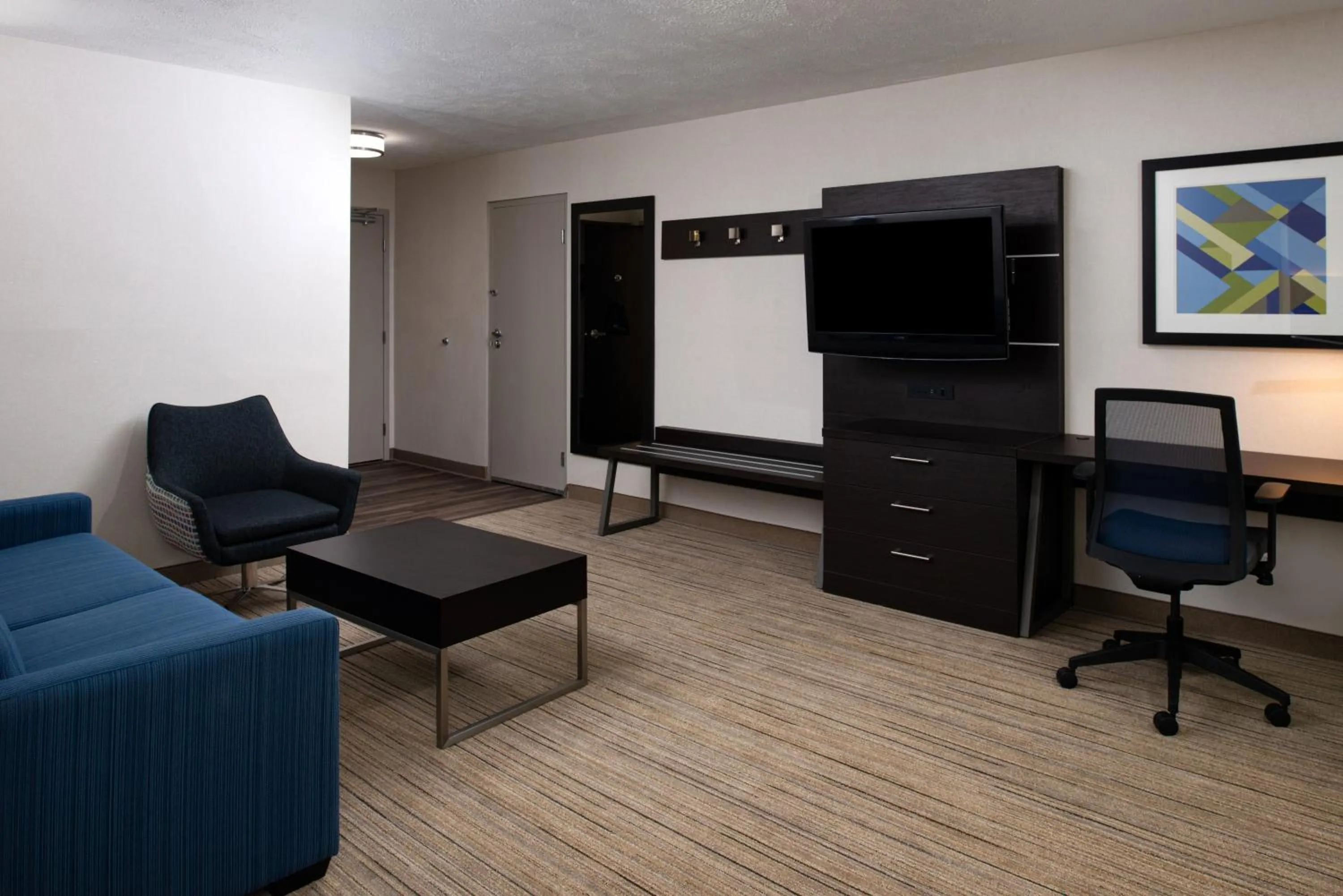 TV and multimedia in Holiday Inn Express Cincinnati West by IHG