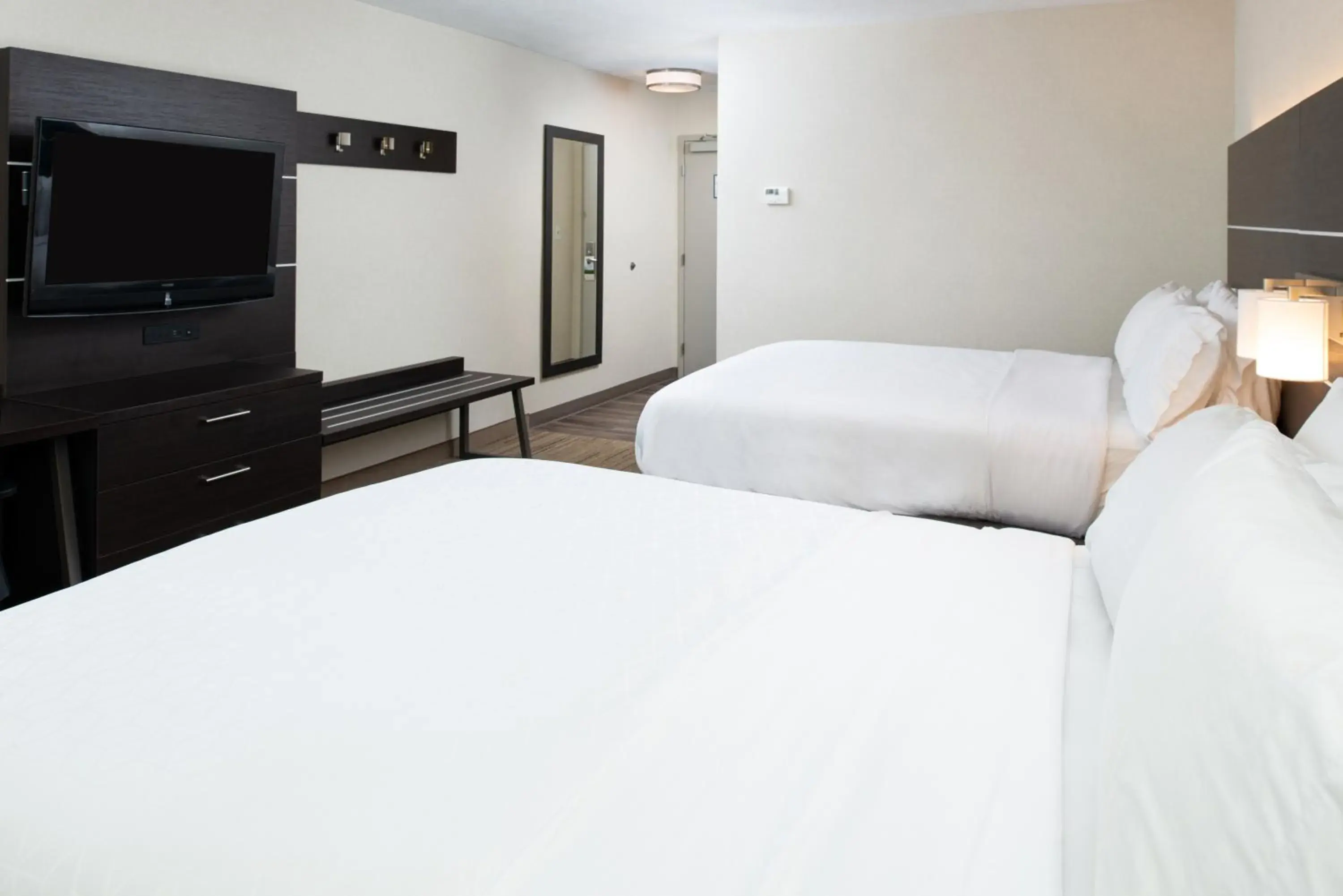 Standard Queen Room with Two Queen Beds in Holiday Inn Express Cincinnati West by IHG Standard Queen Room with Two Queen Beds in Holiday Inn Express Cincinnati West by IHG