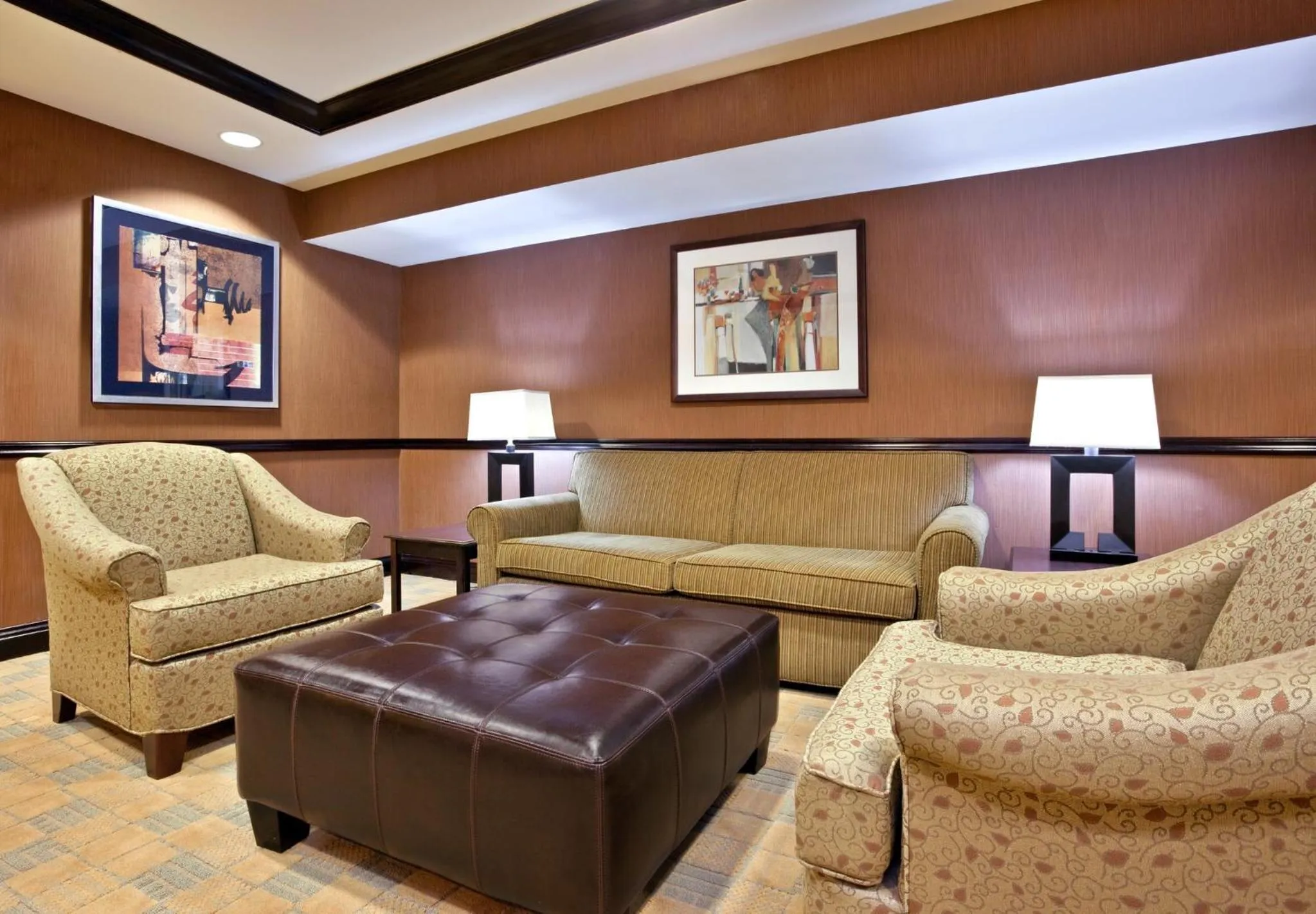 Lobby or reception in Holiday Inn Express Cincinnati West by IHG
