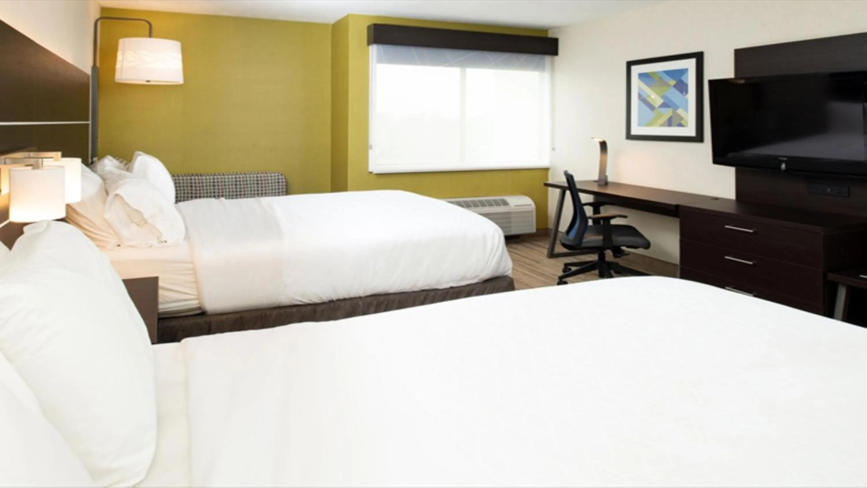 Photo of the whole room, Bed in Holiday Inn Express Cincinnati West by IHG