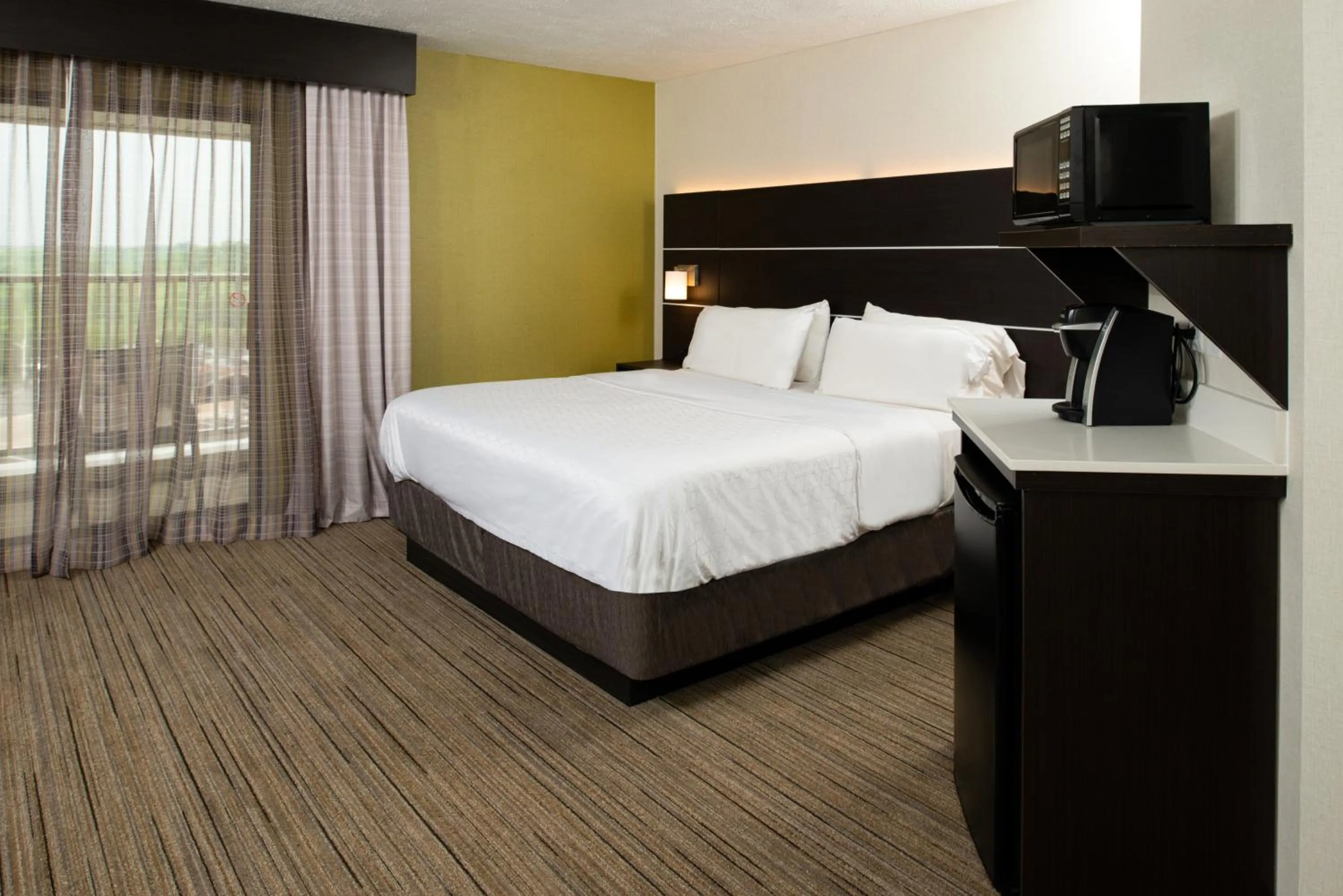 Bedroom, Bed in Holiday Inn Express Cincinnati West by IHG