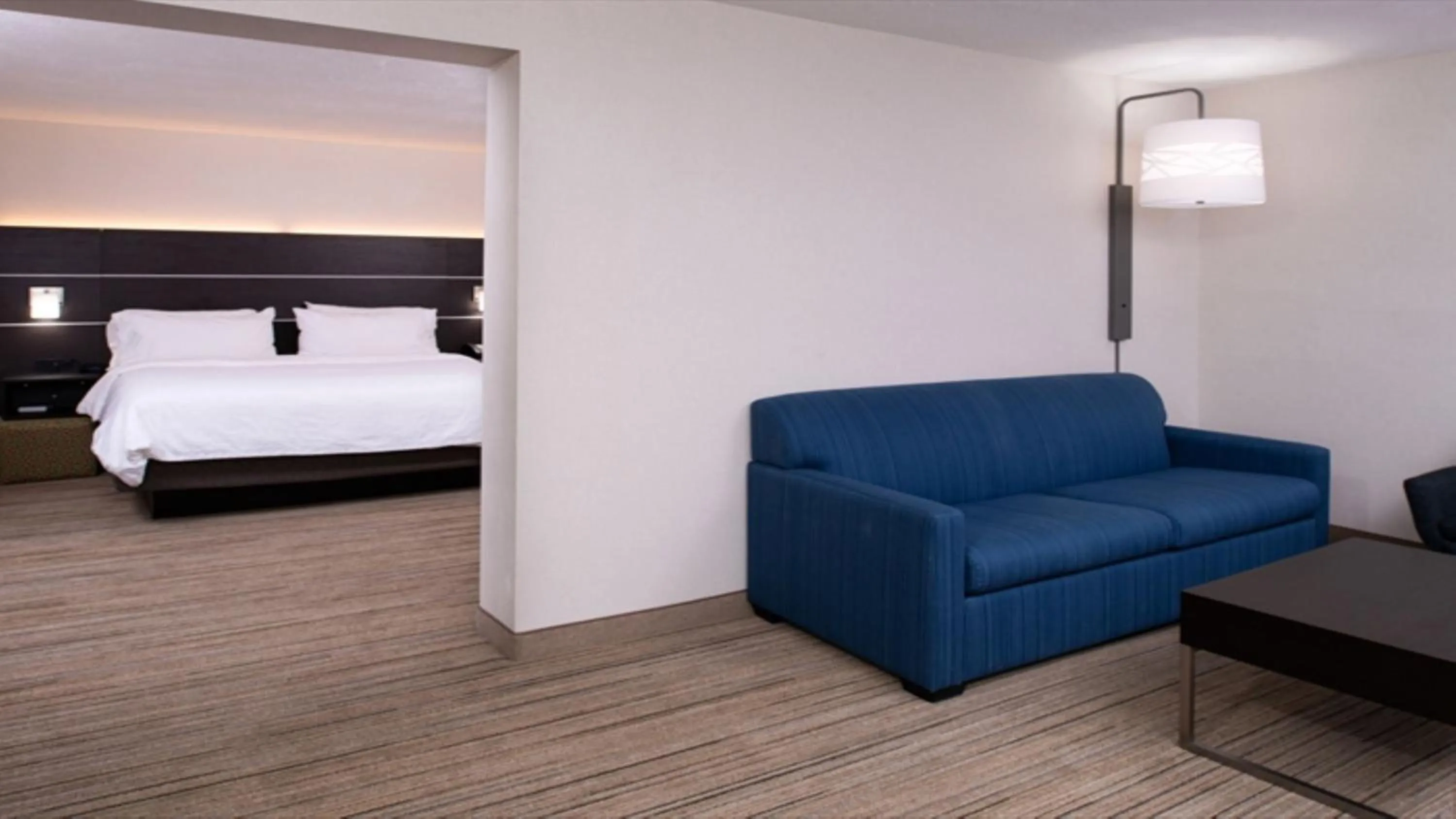 Photo of the whole room, Bed in Holiday Inn Express Cincinnati West by IHG