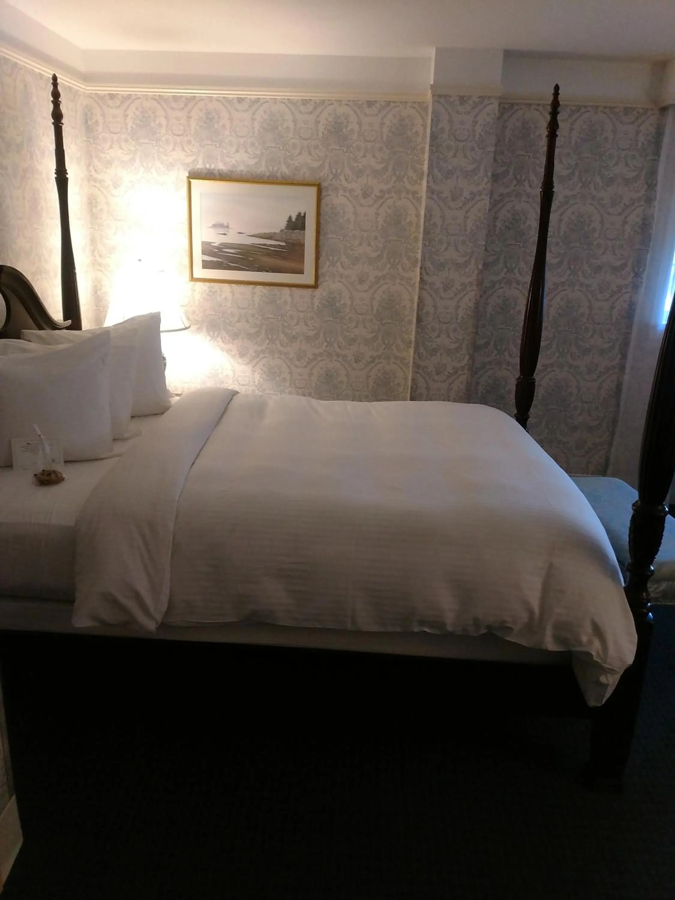 Bed in The Simsbury Inn