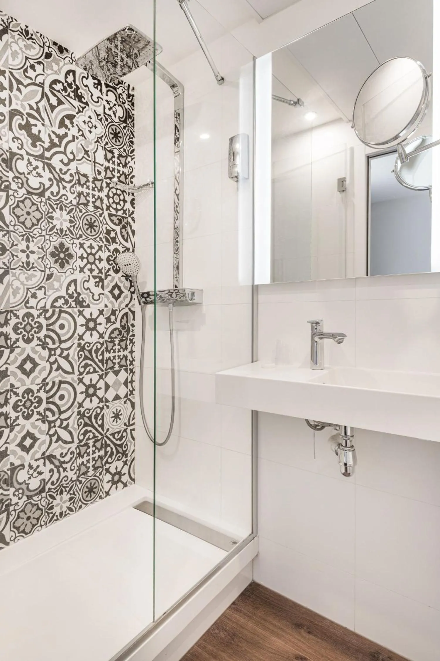 Shower in Courcelles Médéric