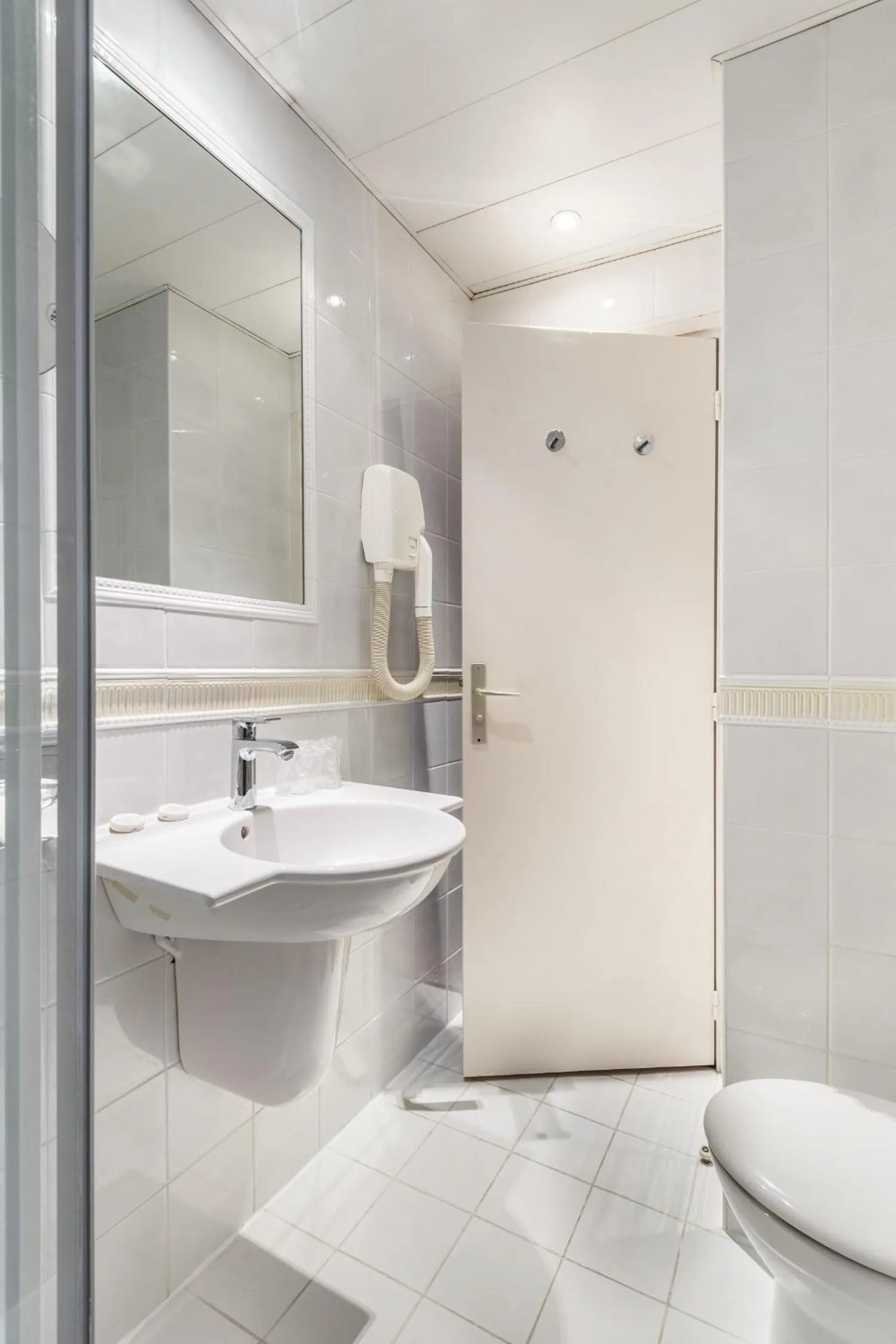 Shower in Courcelles Médéric