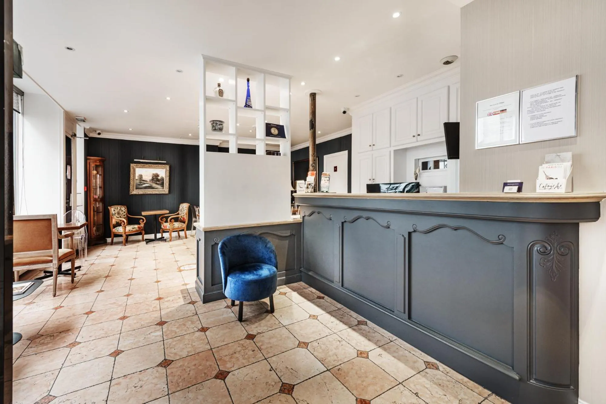 Lobby or reception in Courcelles Médéric