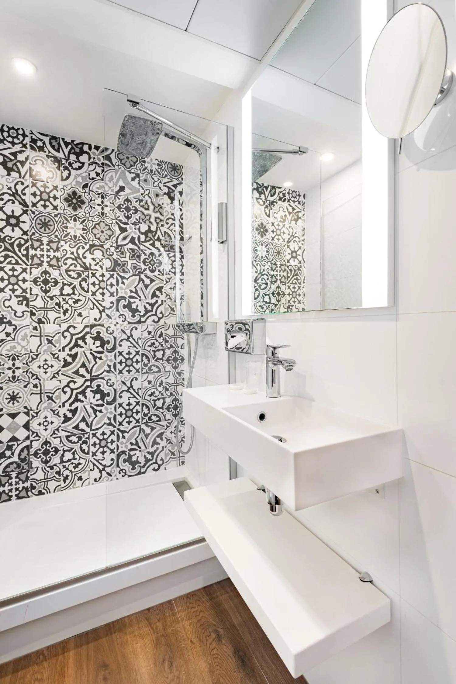 Shower in Courcelles Médéric