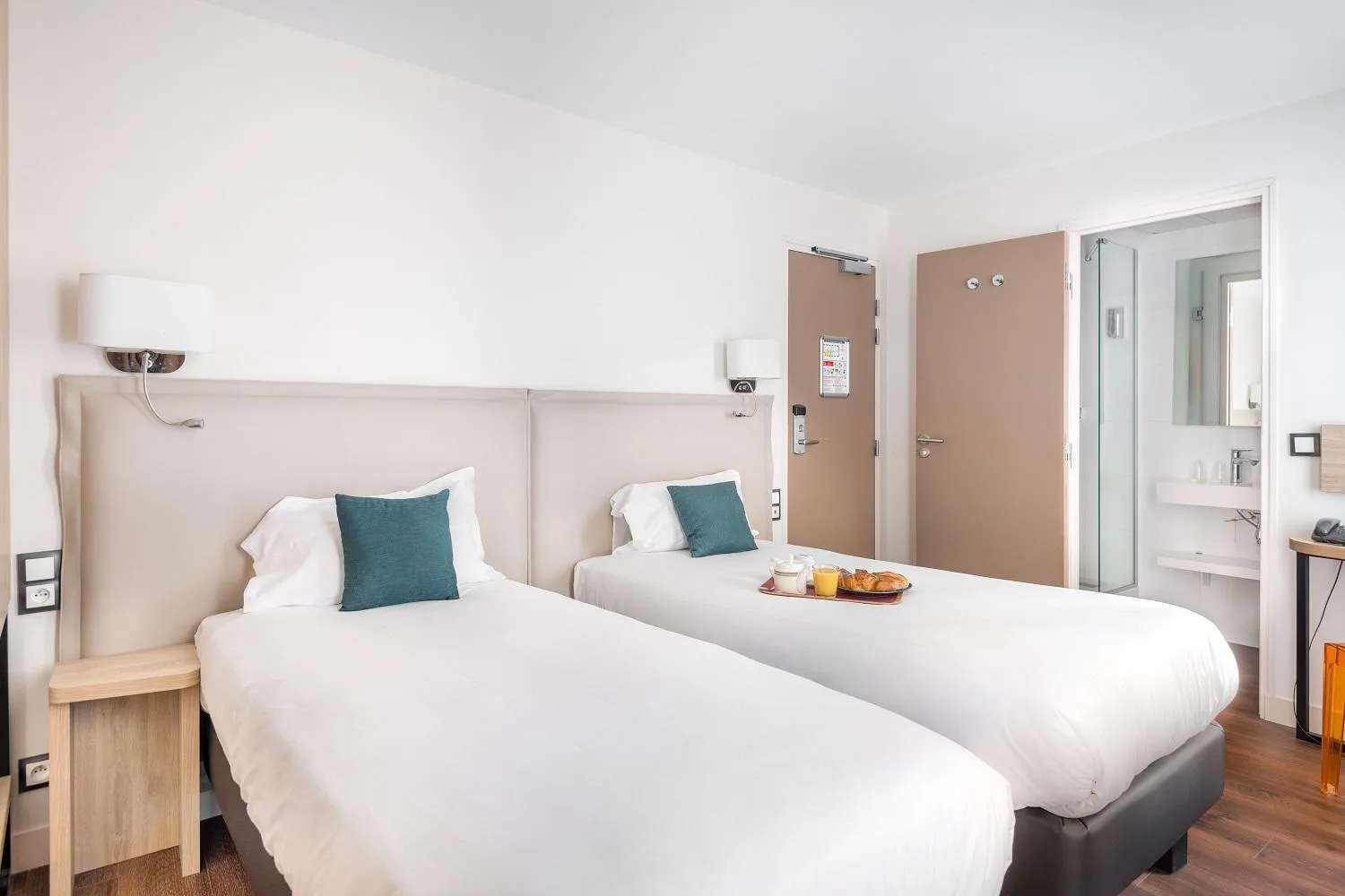 Photo of the whole room, Bed in Courcelles Médéric