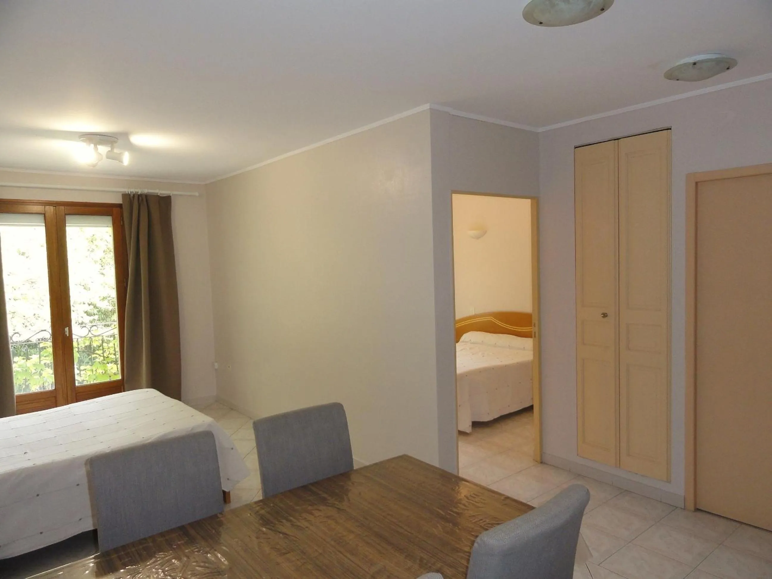 Photo of the whole room, Bed in Hotel de l'île