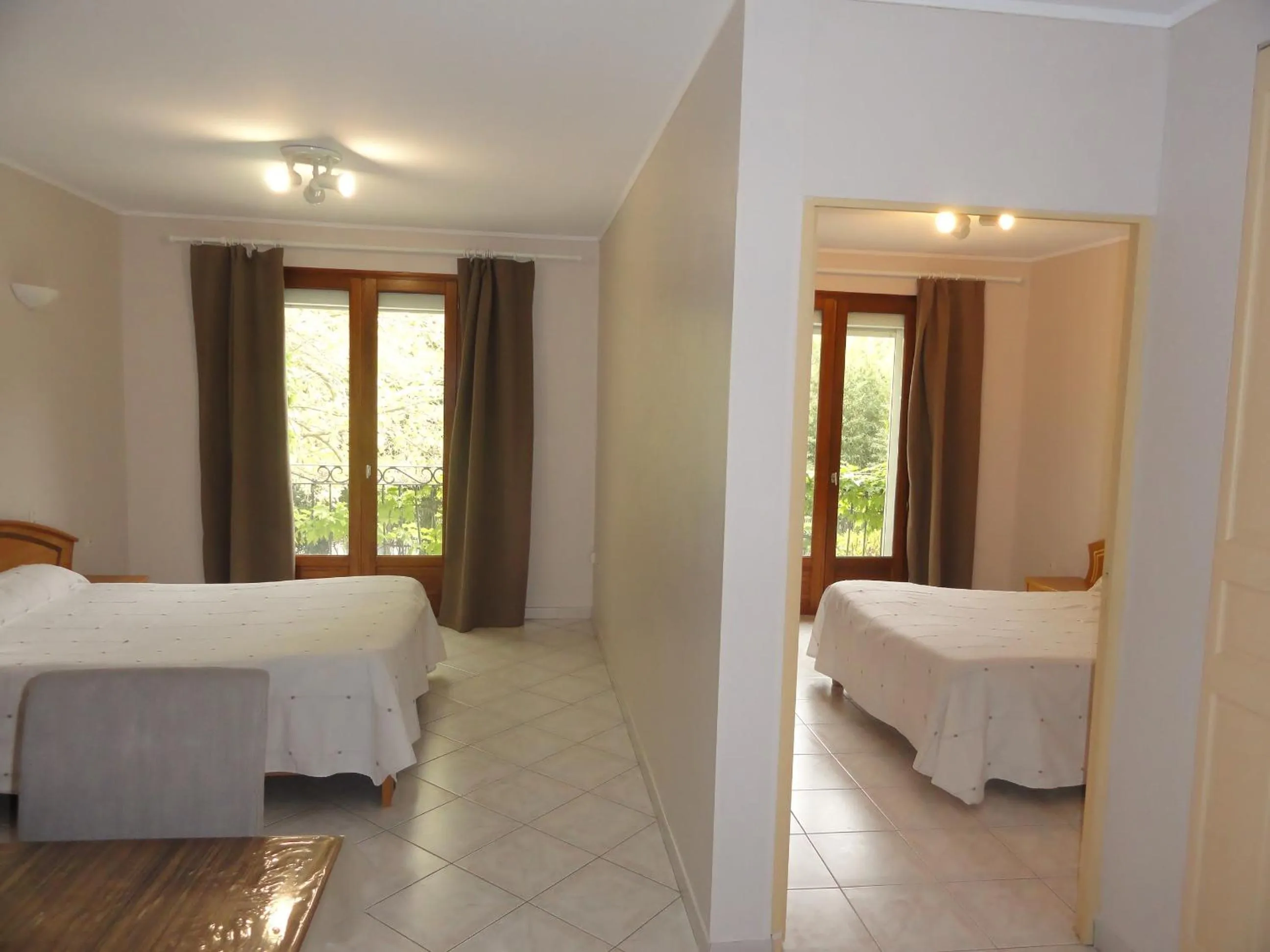 Photo of the whole room, Bed in Hotel de l'île