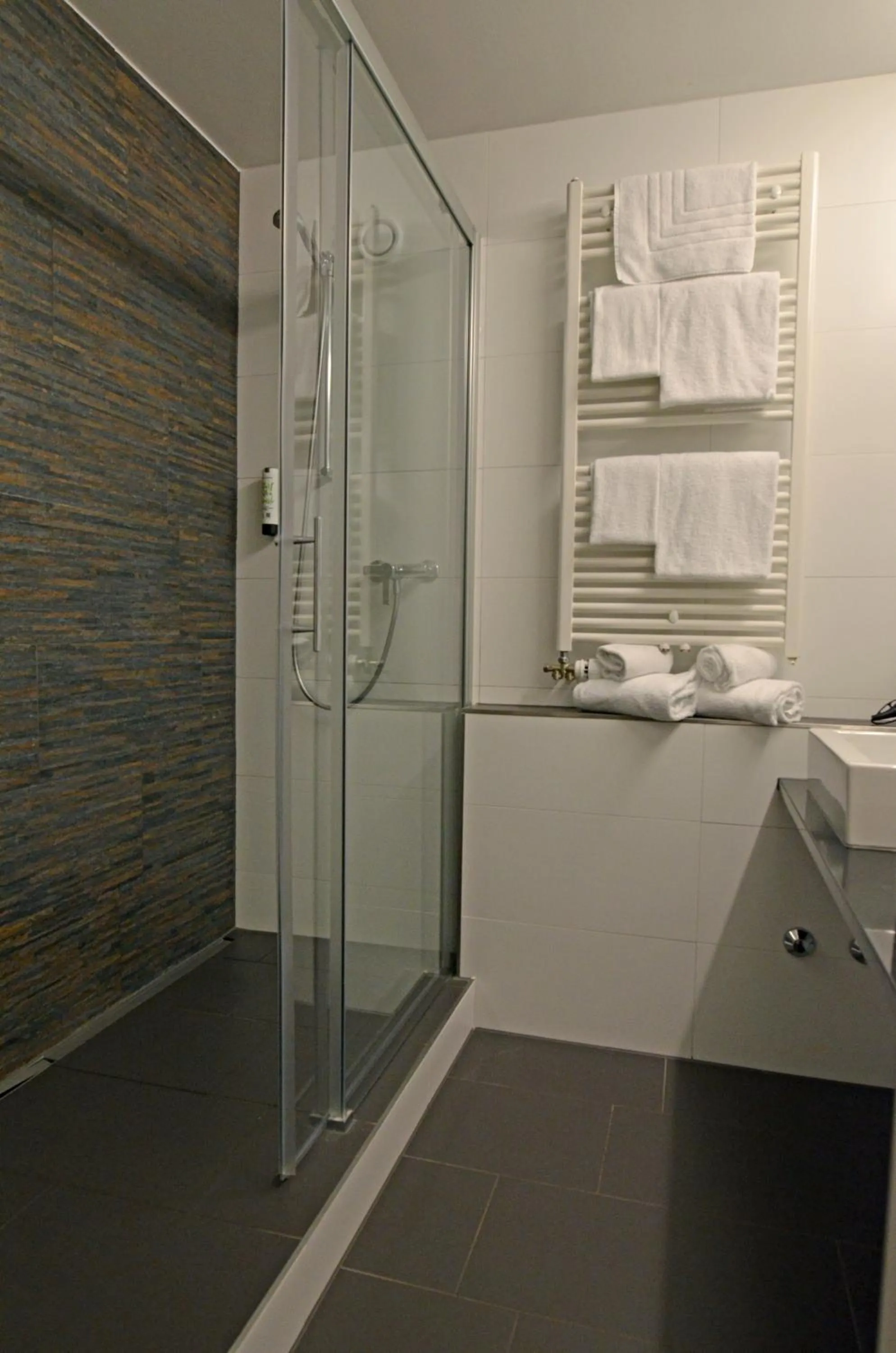 Bathroom in Hotel Egerkingen, idealer Zwischenstopp