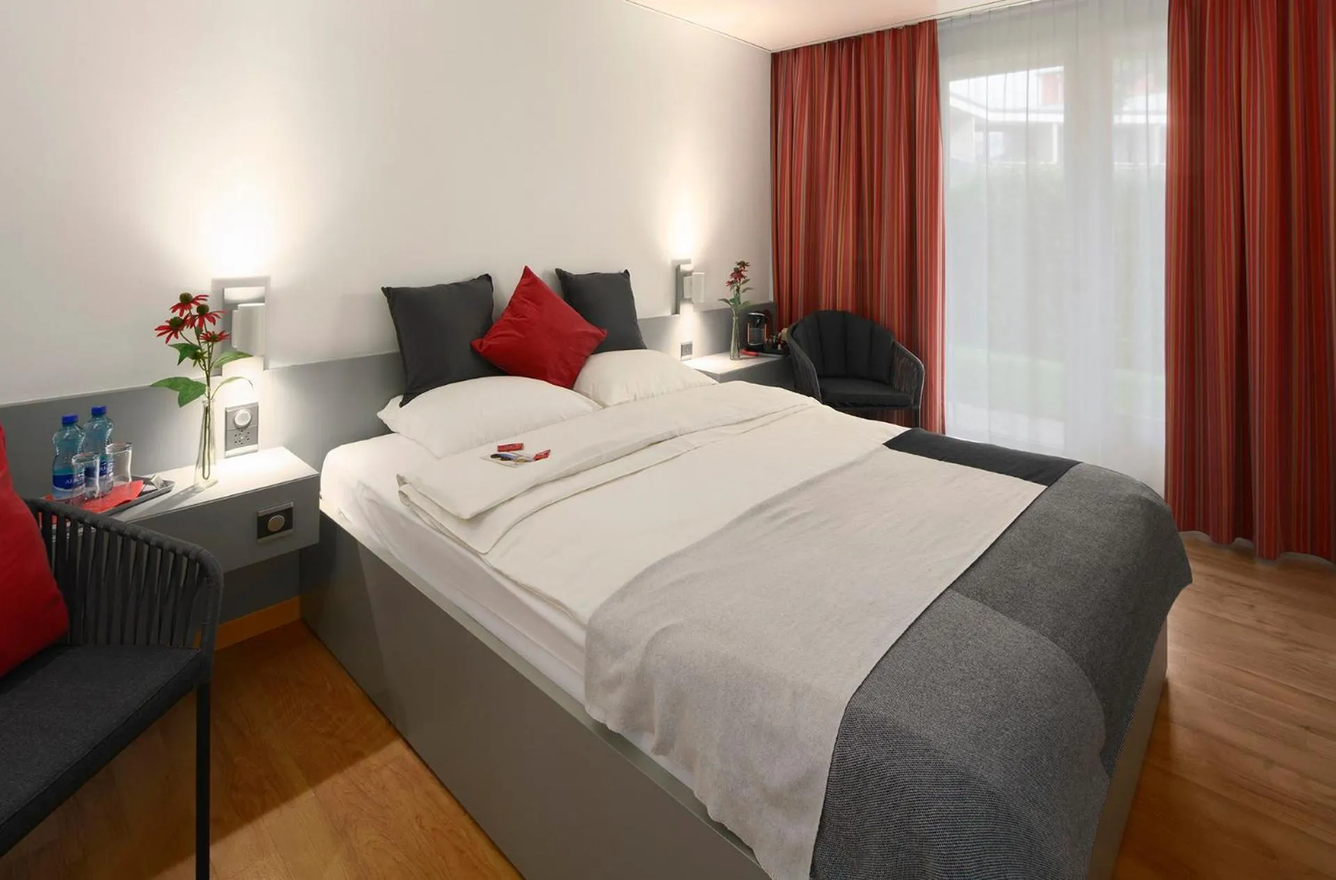 Bedroom, Bed in Hotel Egerkingen, idealer Zwischenstopp