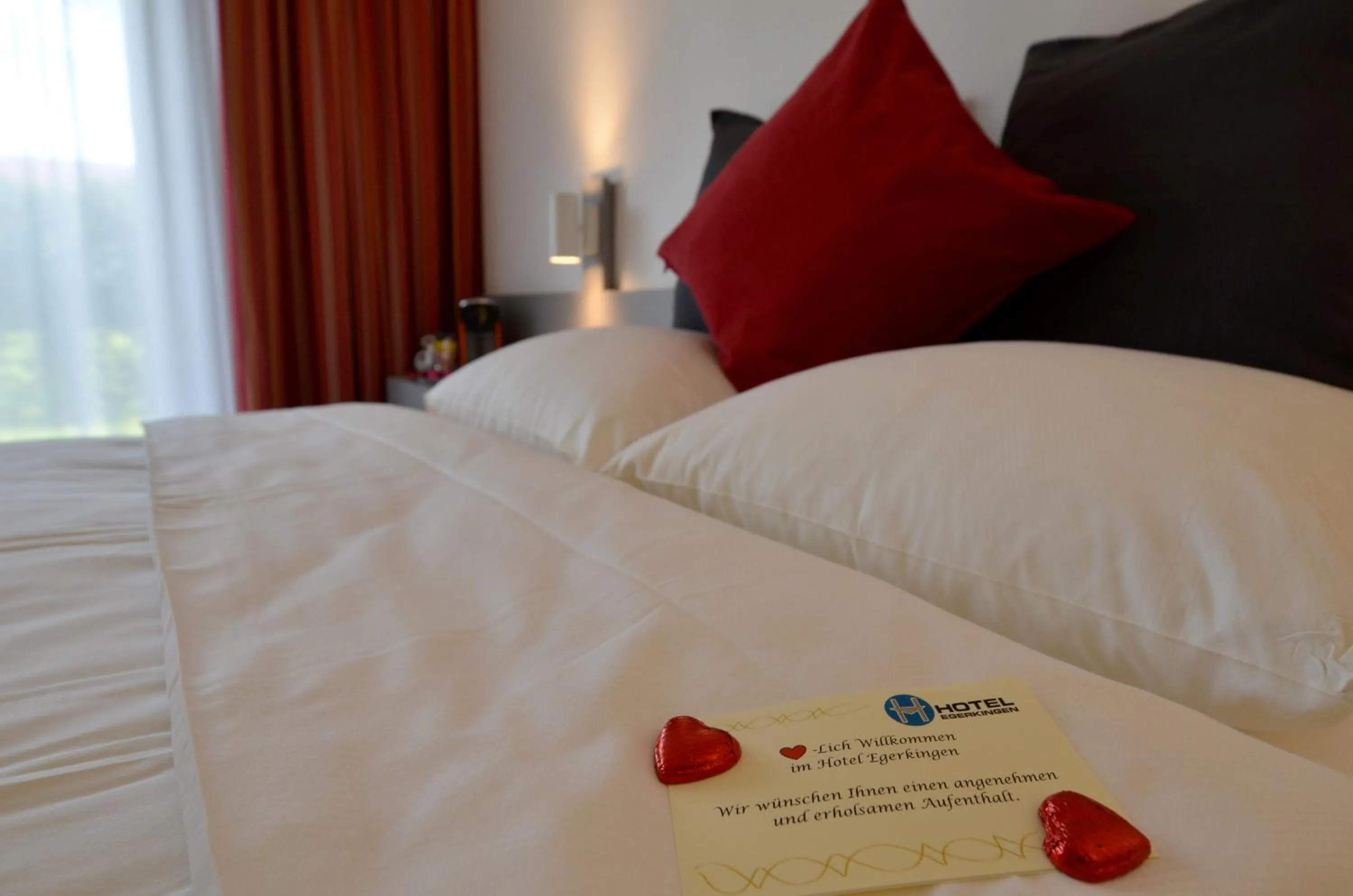 Photo of the whole room, Bed in Hotel Egerkingen, idealer Zwischenstopp