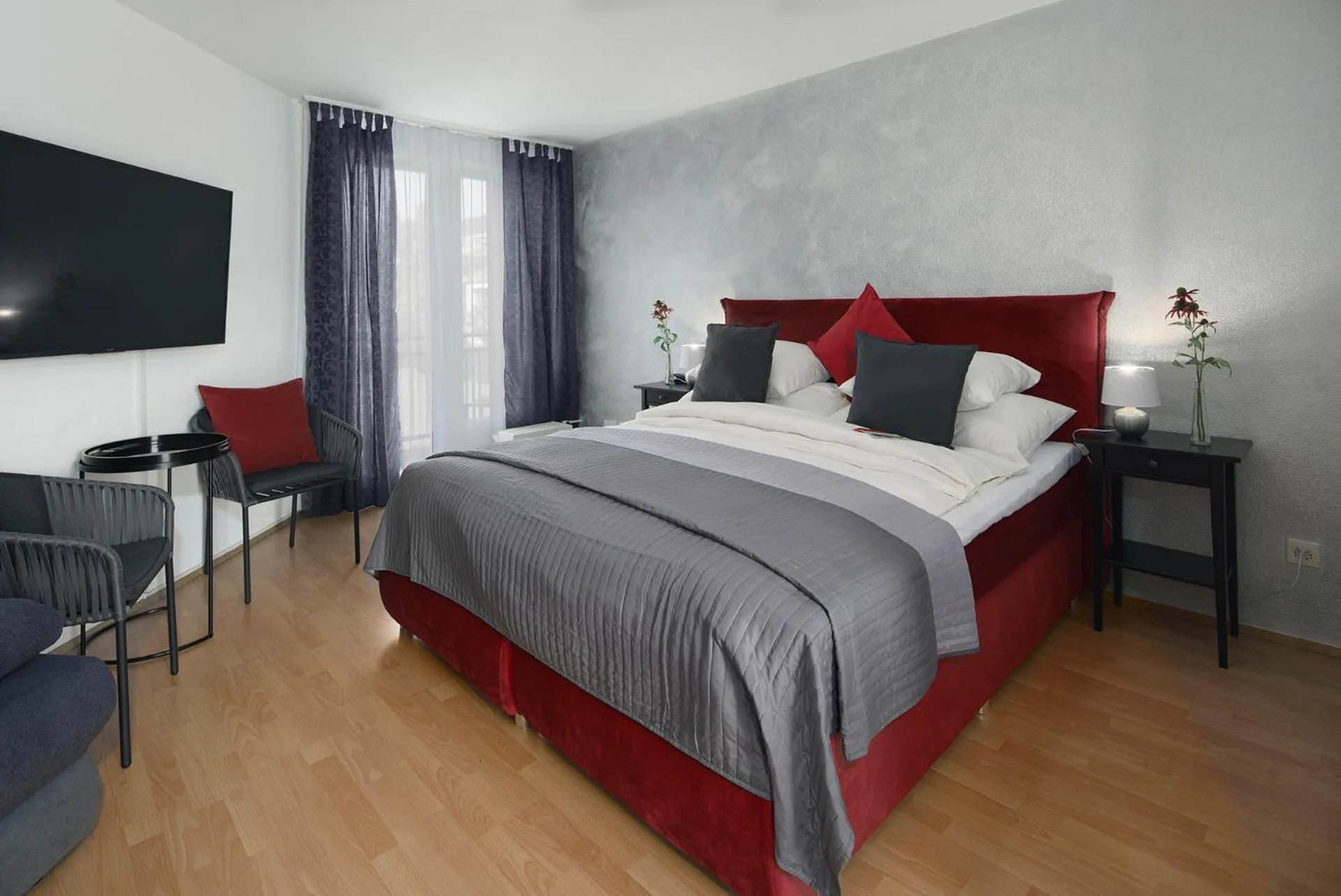 Bedroom, Bed in Hotel Egerkingen, idealer Zwischenstopp