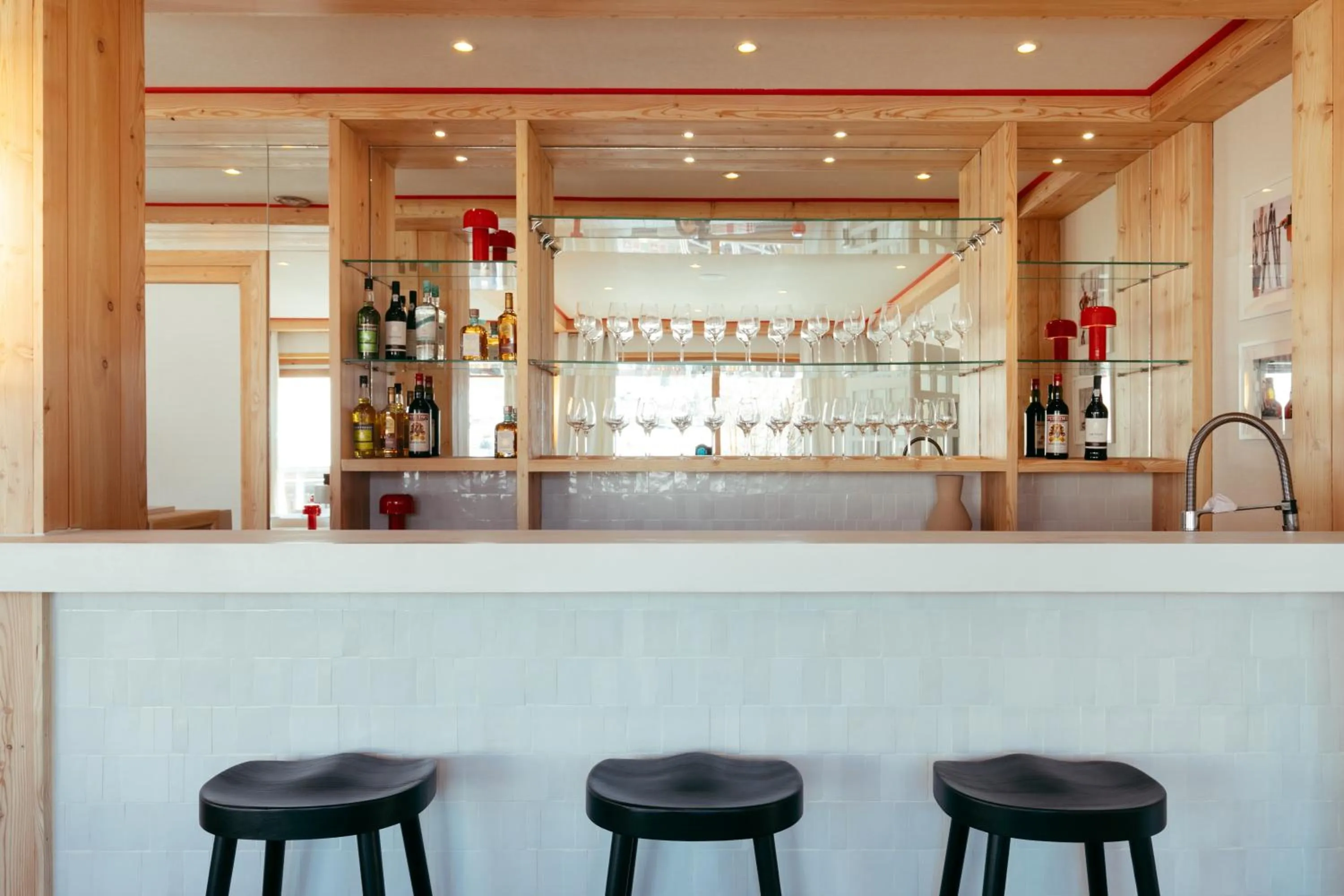 Lounge or bar in Hôtel Le Caprice Des Neiges Combloux