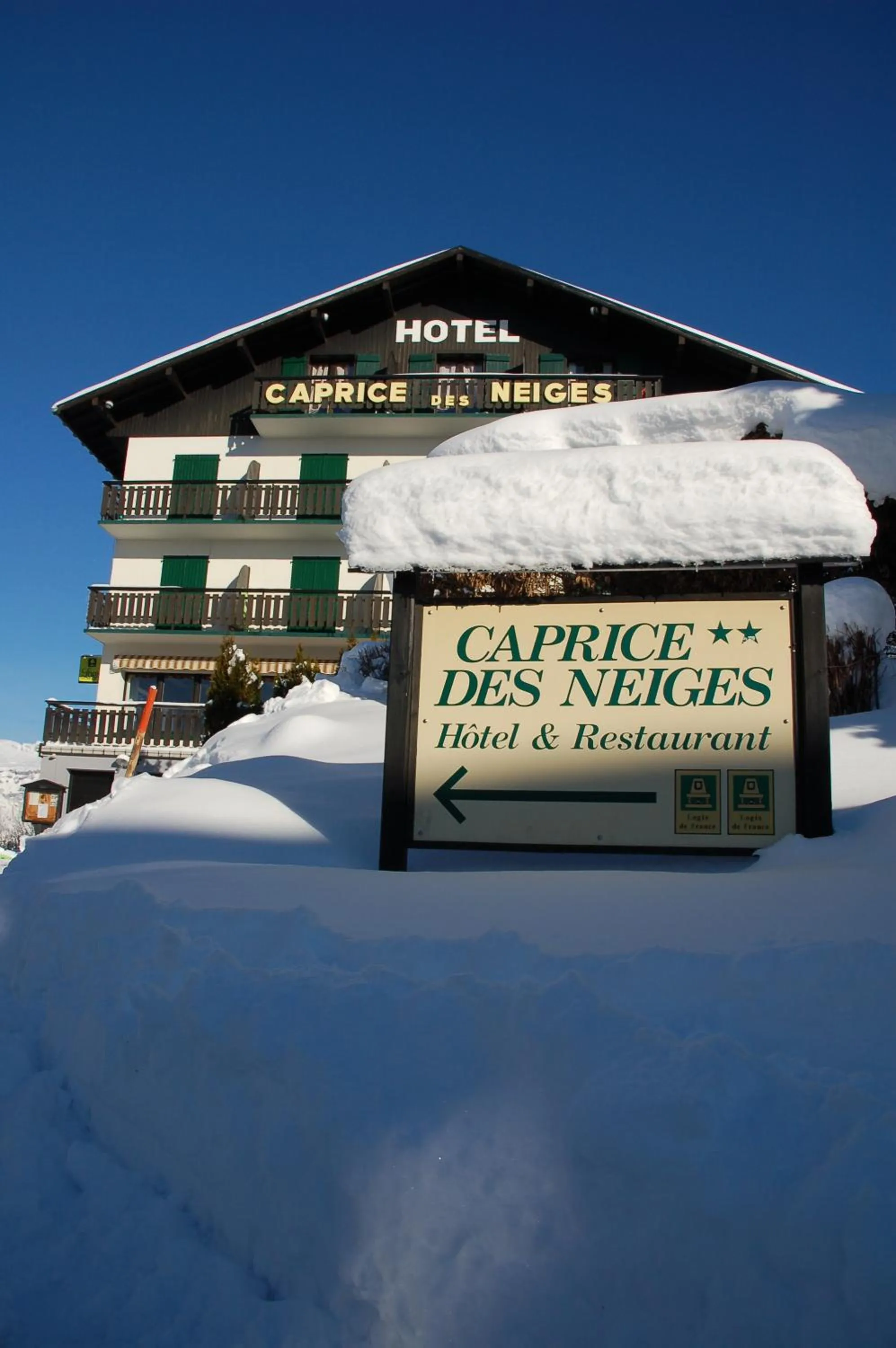 Facade/entrance in Hôtel Le Caprice Des Neiges Combloux