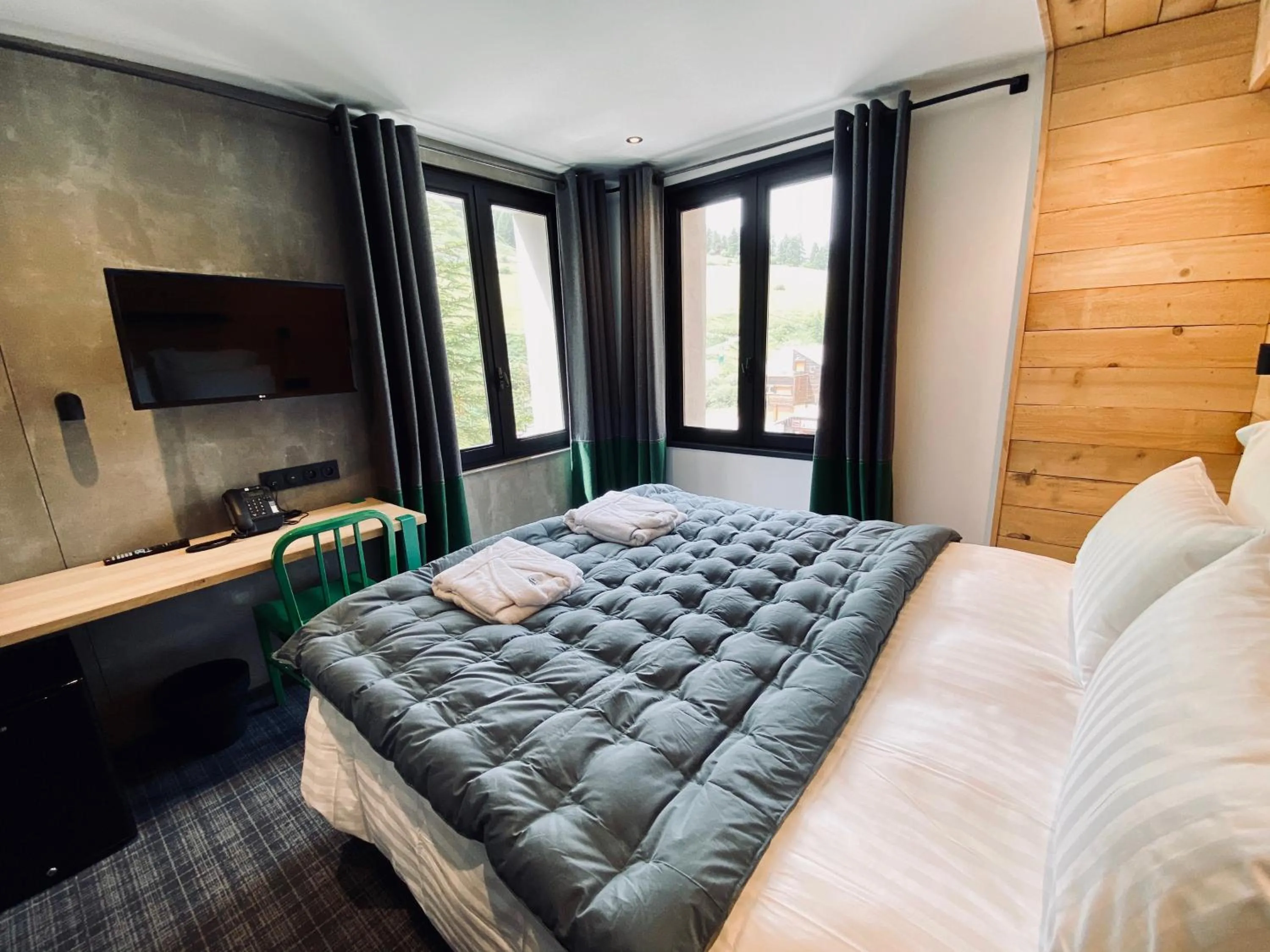 Photo of the whole room, Bed in Hôtel 16 | 150 Montagne & Spa Nuxe