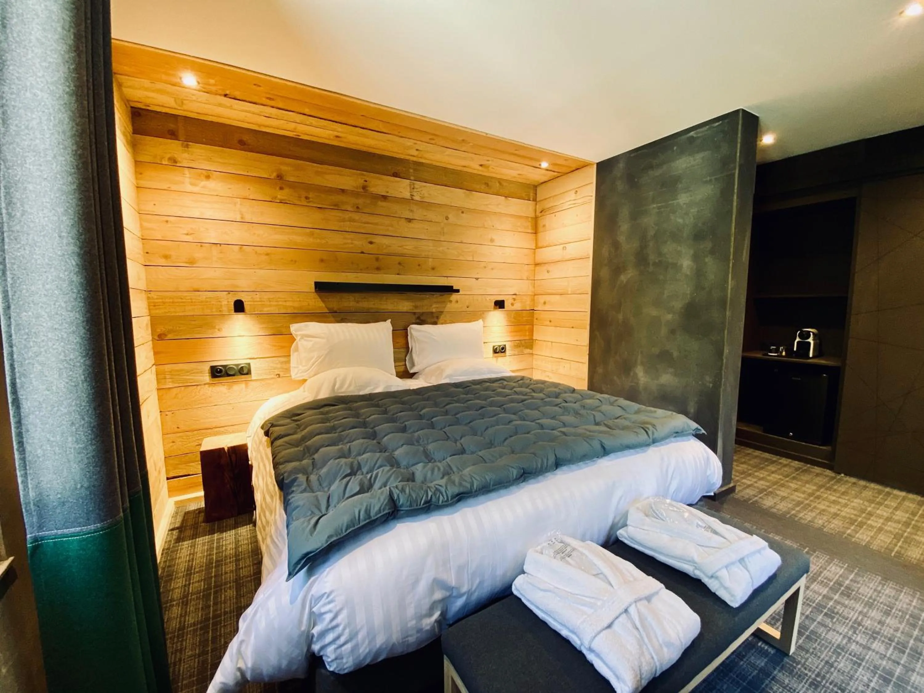 Bed in Hôtel 16 | 150 Montagne & Spa Nuxe