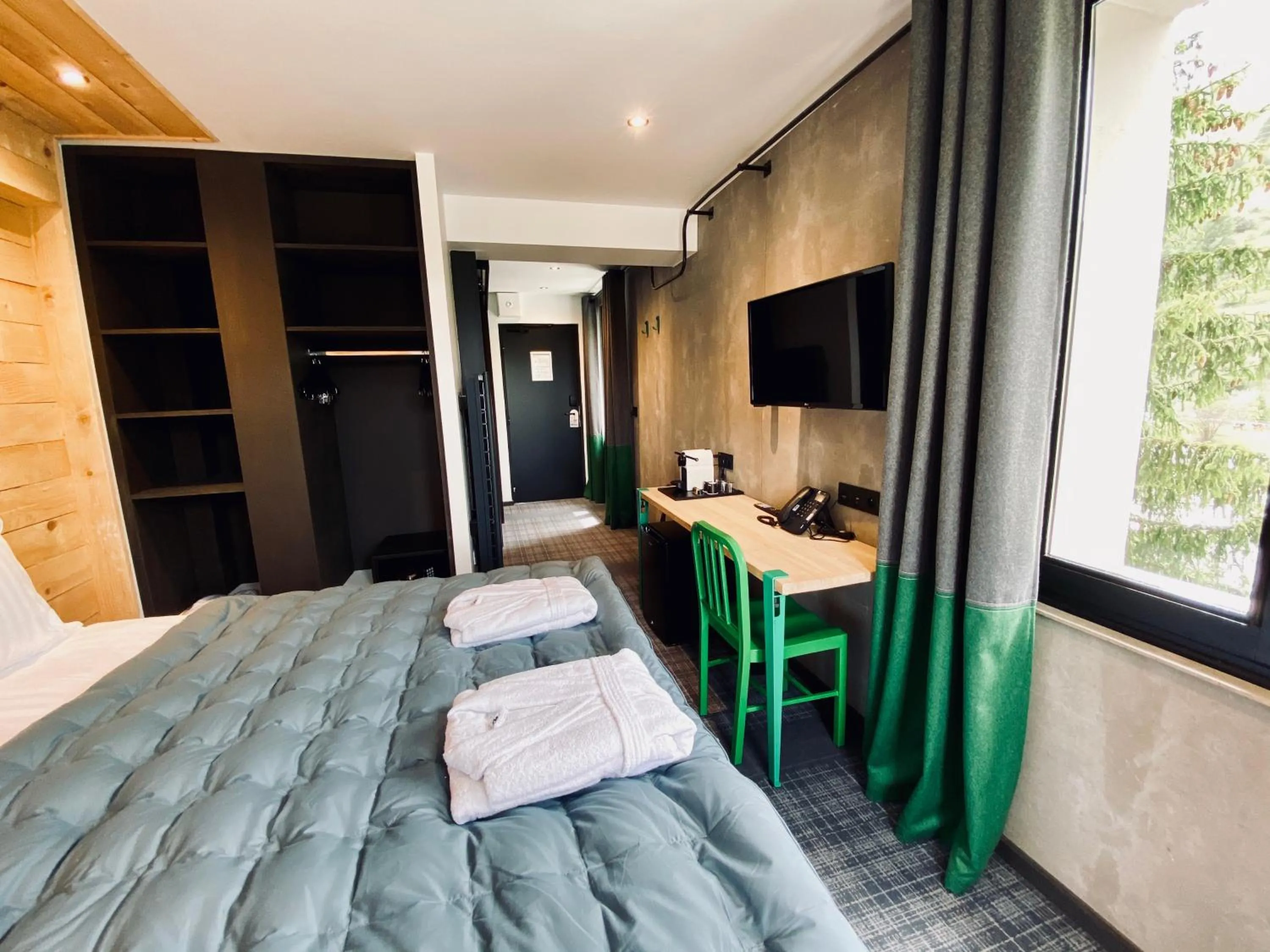 Photo of the whole room, Bed in Hôtel 16 | 150 Montagne & Spa Nuxe