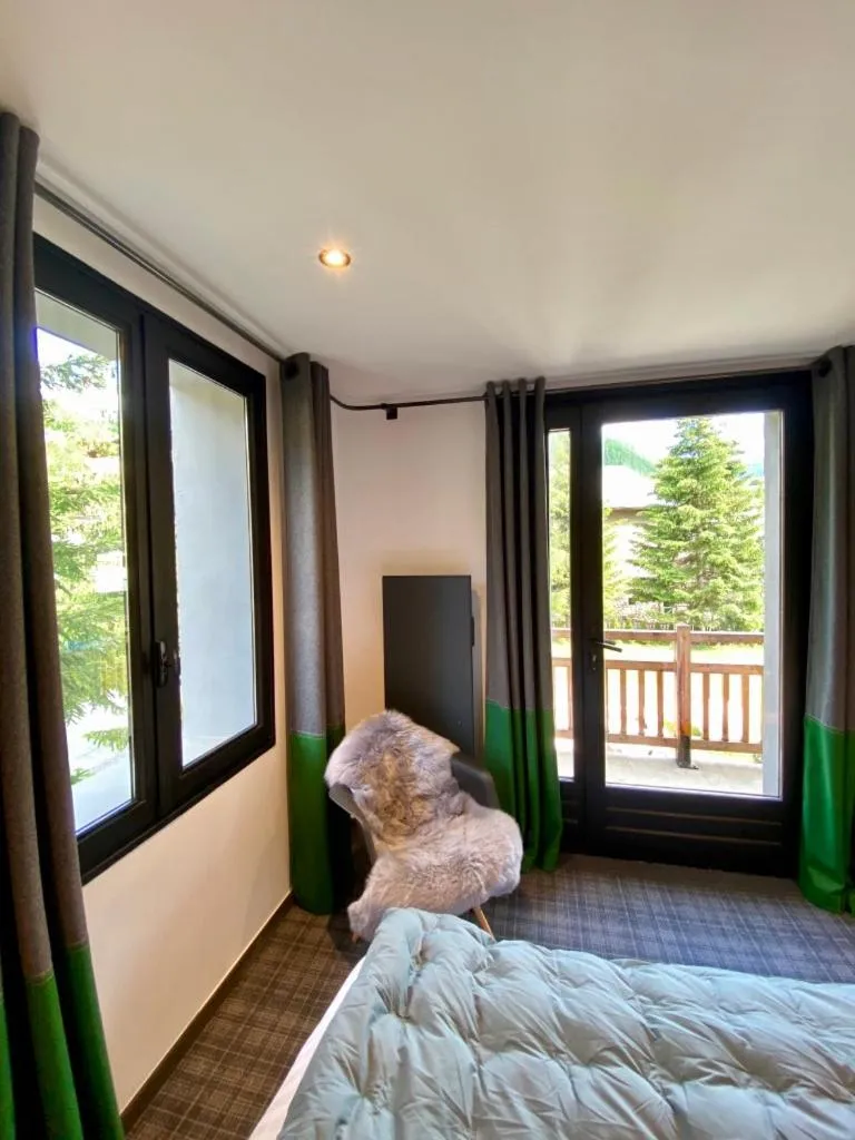 View (from property/room), Bed in Hôtel 16 | 150 Montagne & Spa Nuxe